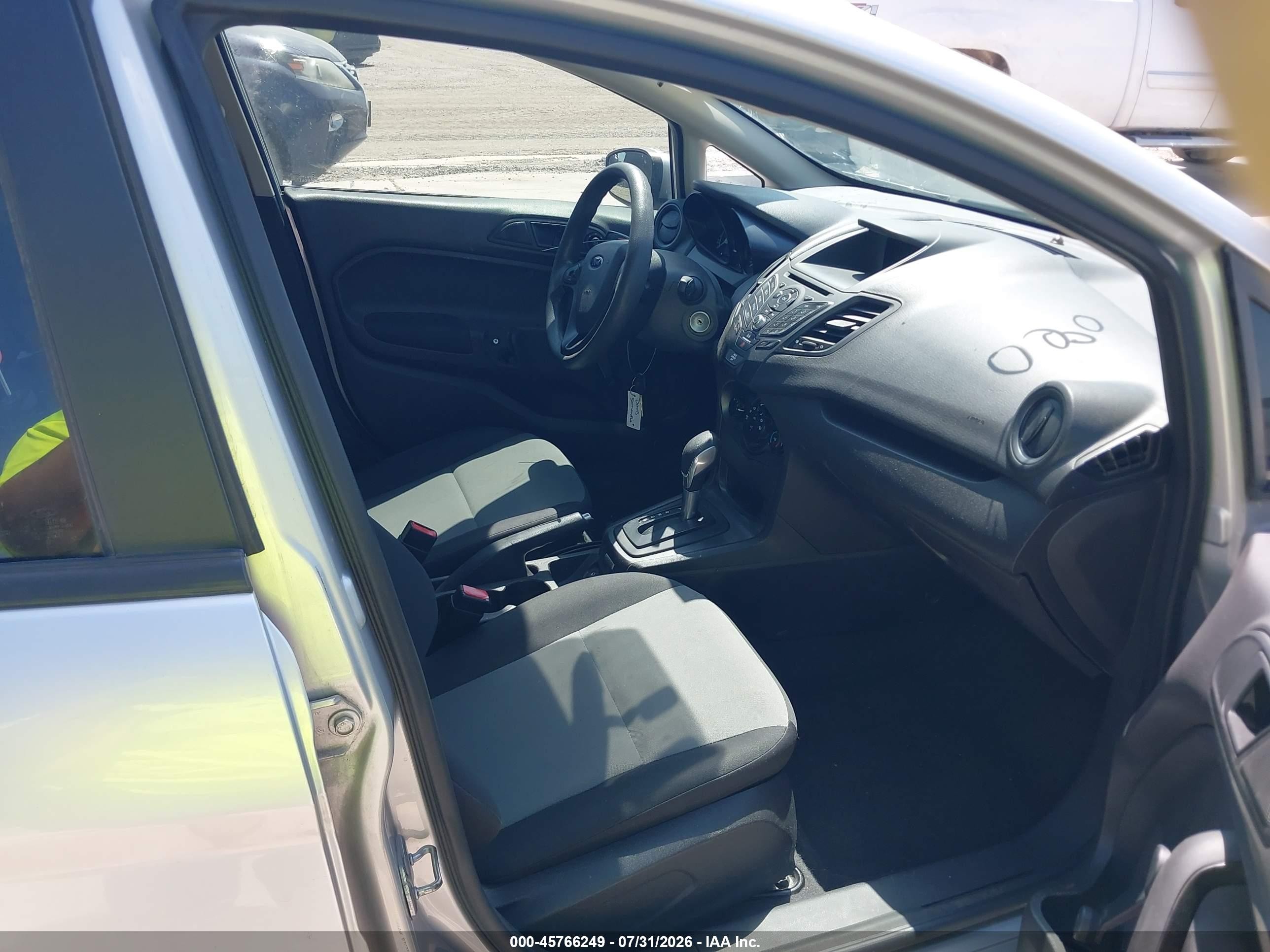 2015 Ford Fiesta S Silver vin: 3FADP4AJ3FM203200