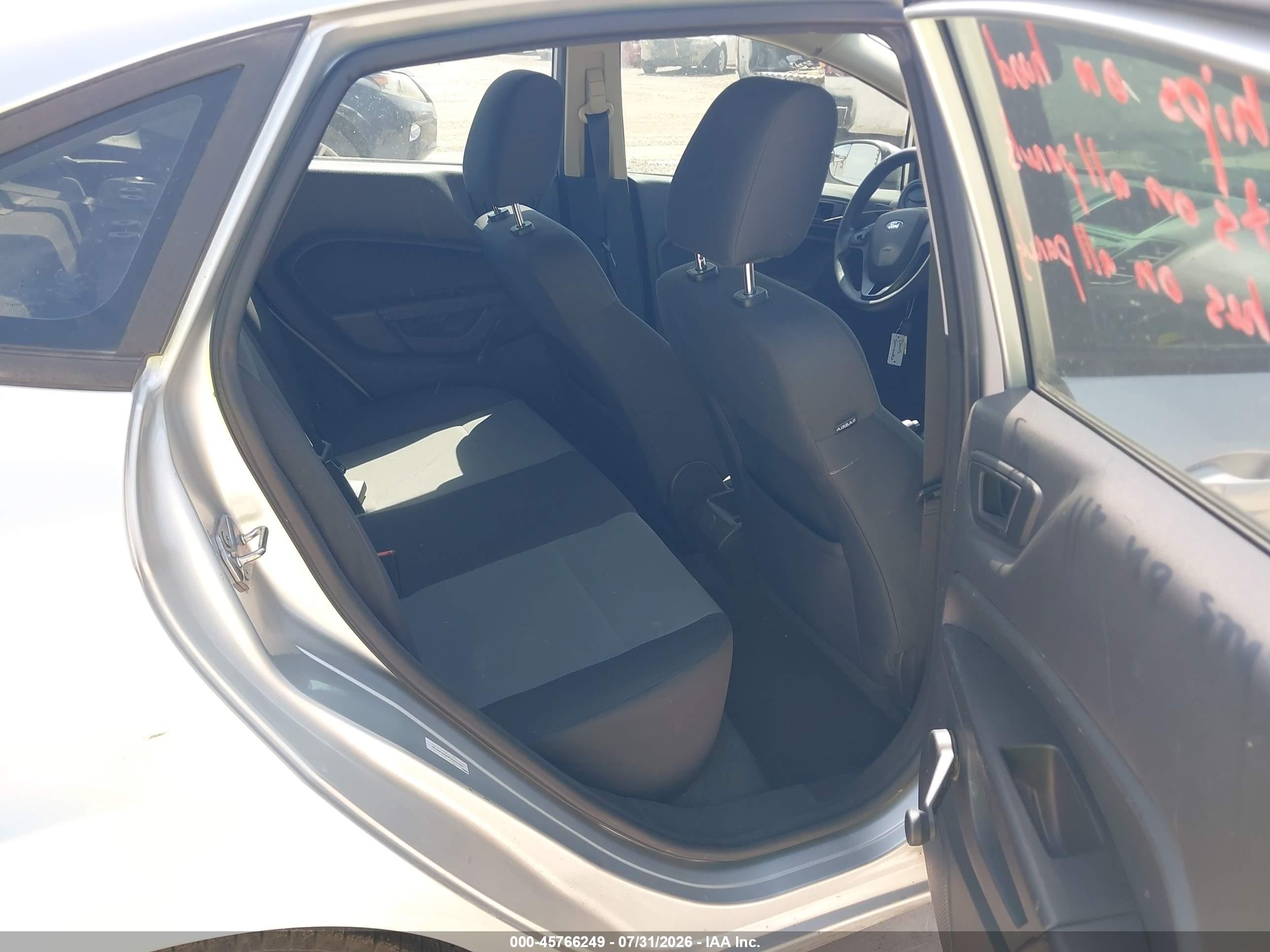 2015 Ford Fiesta S Silver vin: 3FADP4AJ3FM203200