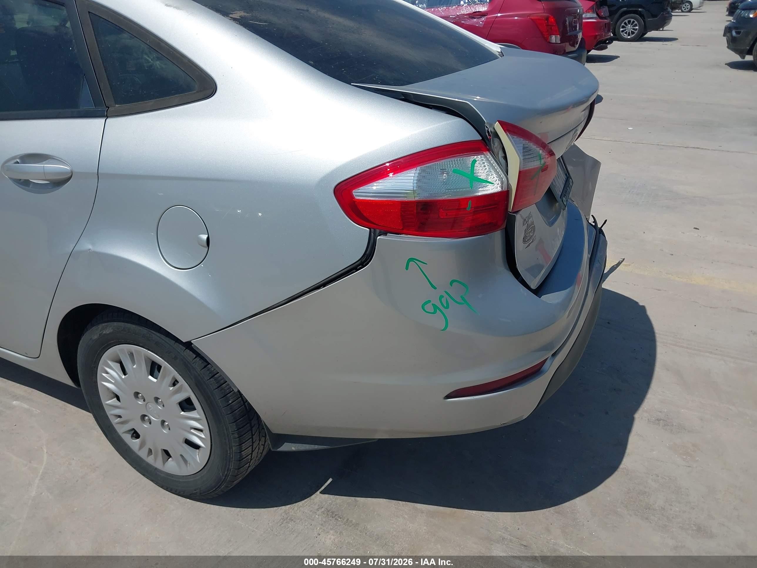 2015 Ford Fiesta S Silver vin: 3FADP4AJ3FM203200