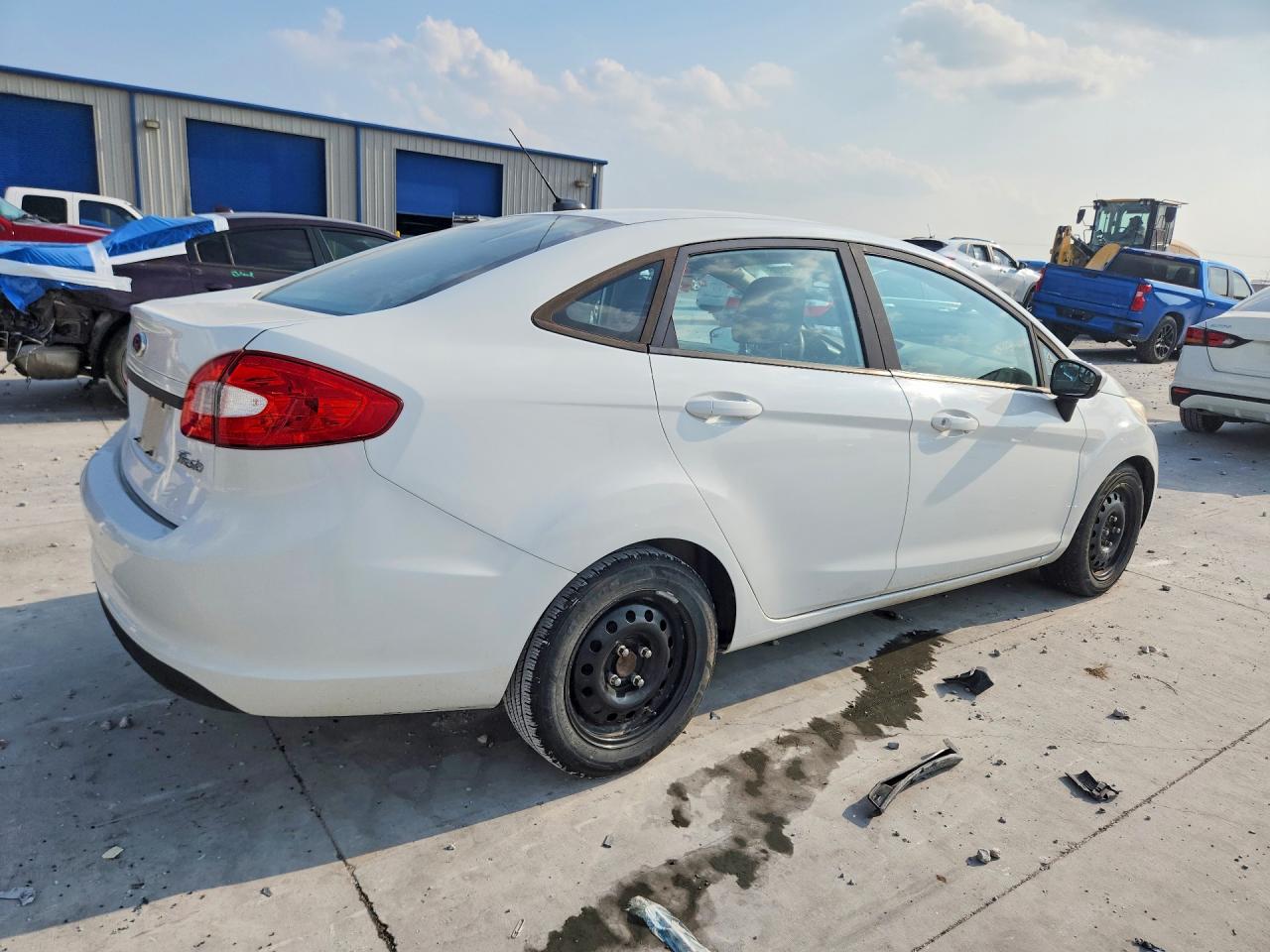 2013 Ford Fiesta S White vin: 3FADP4AJ4DM219841