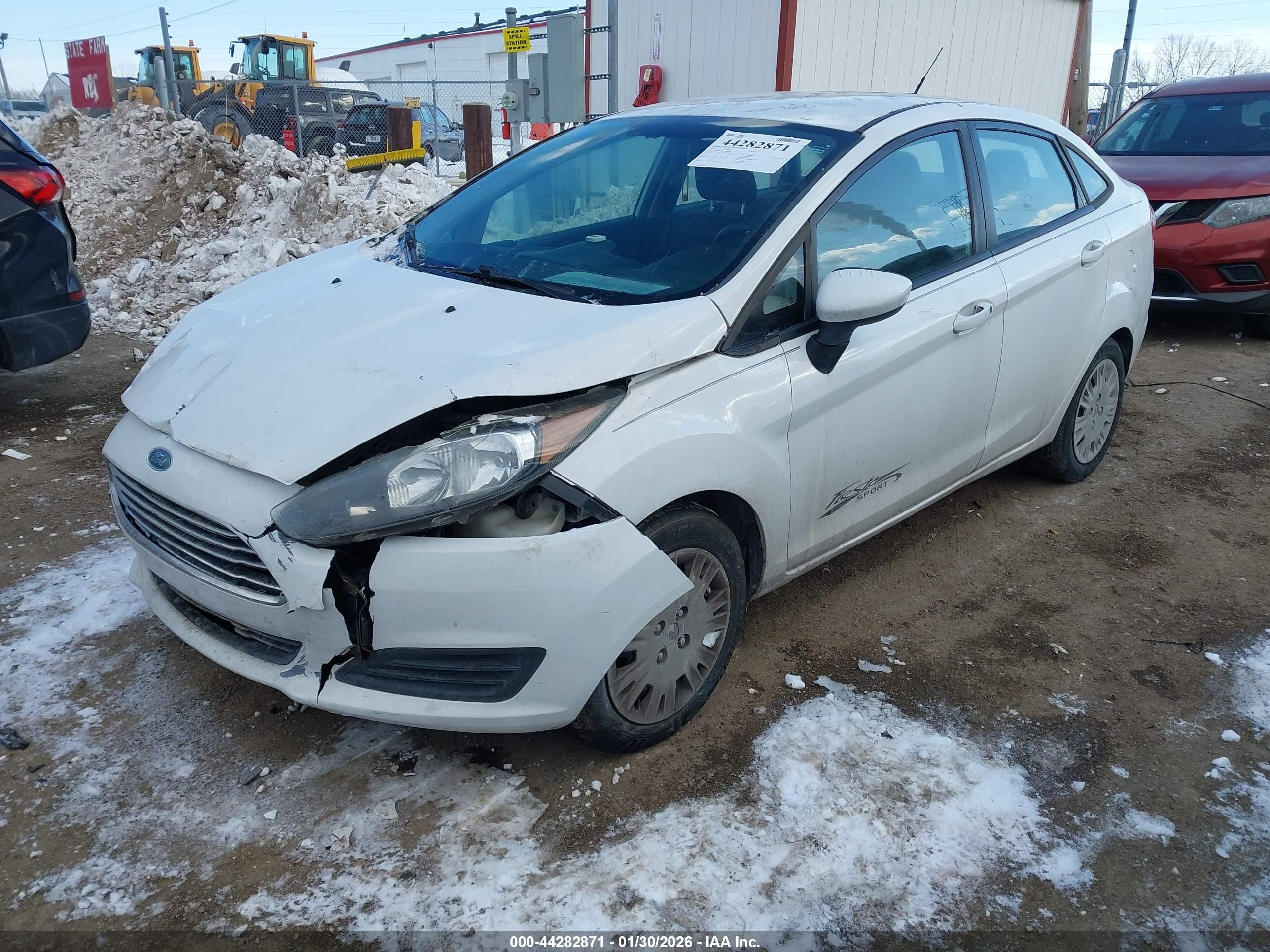 2015 Ford Fiesta S Белый vin: 3FADP4AJ4FM104627