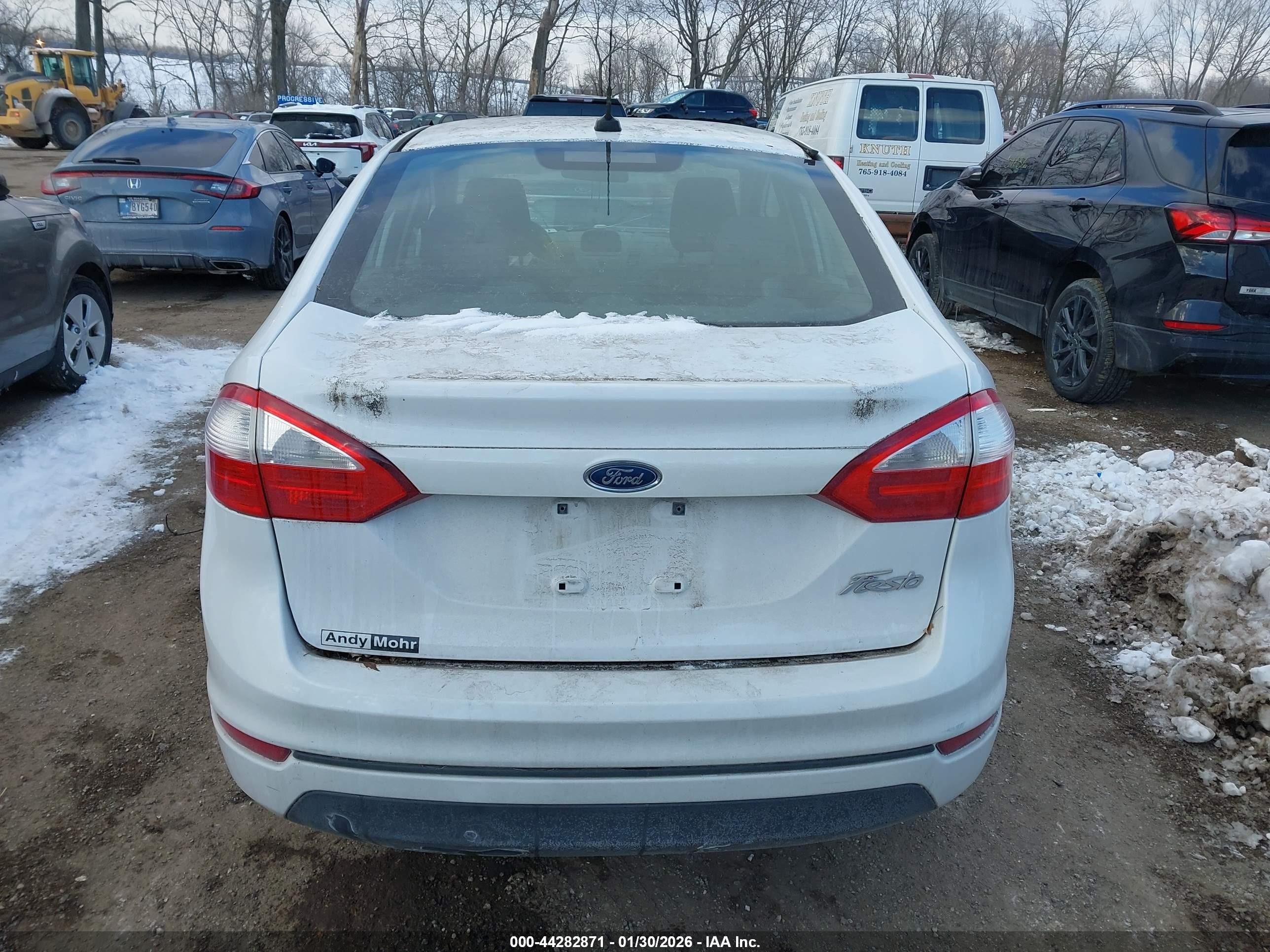 2015 Ford Fiesta S Белый vin: 3FADP4AJ4FM104627