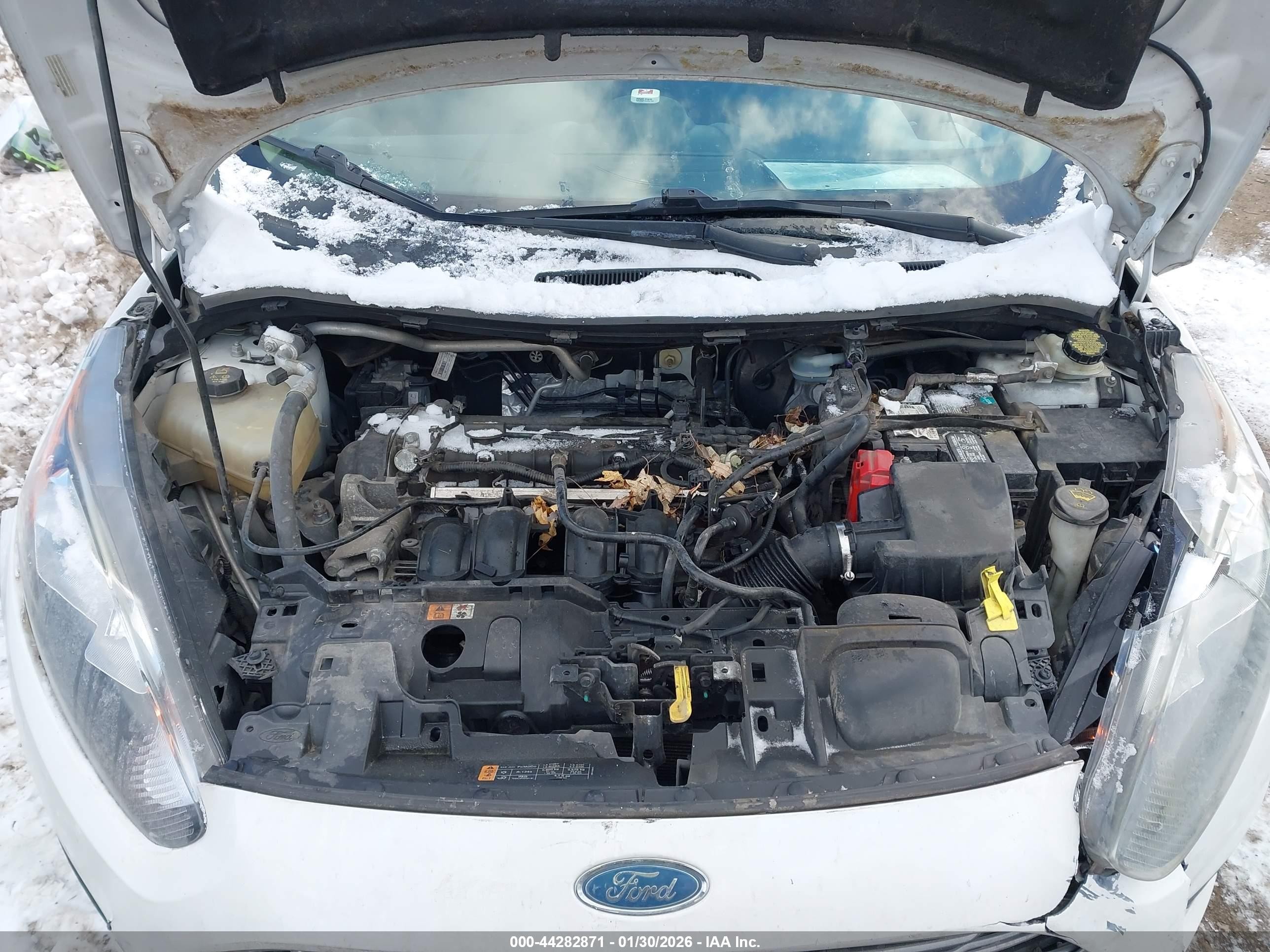 2015 Ford Fiesta S Белый vin: 3FADP4AJ4FM104627