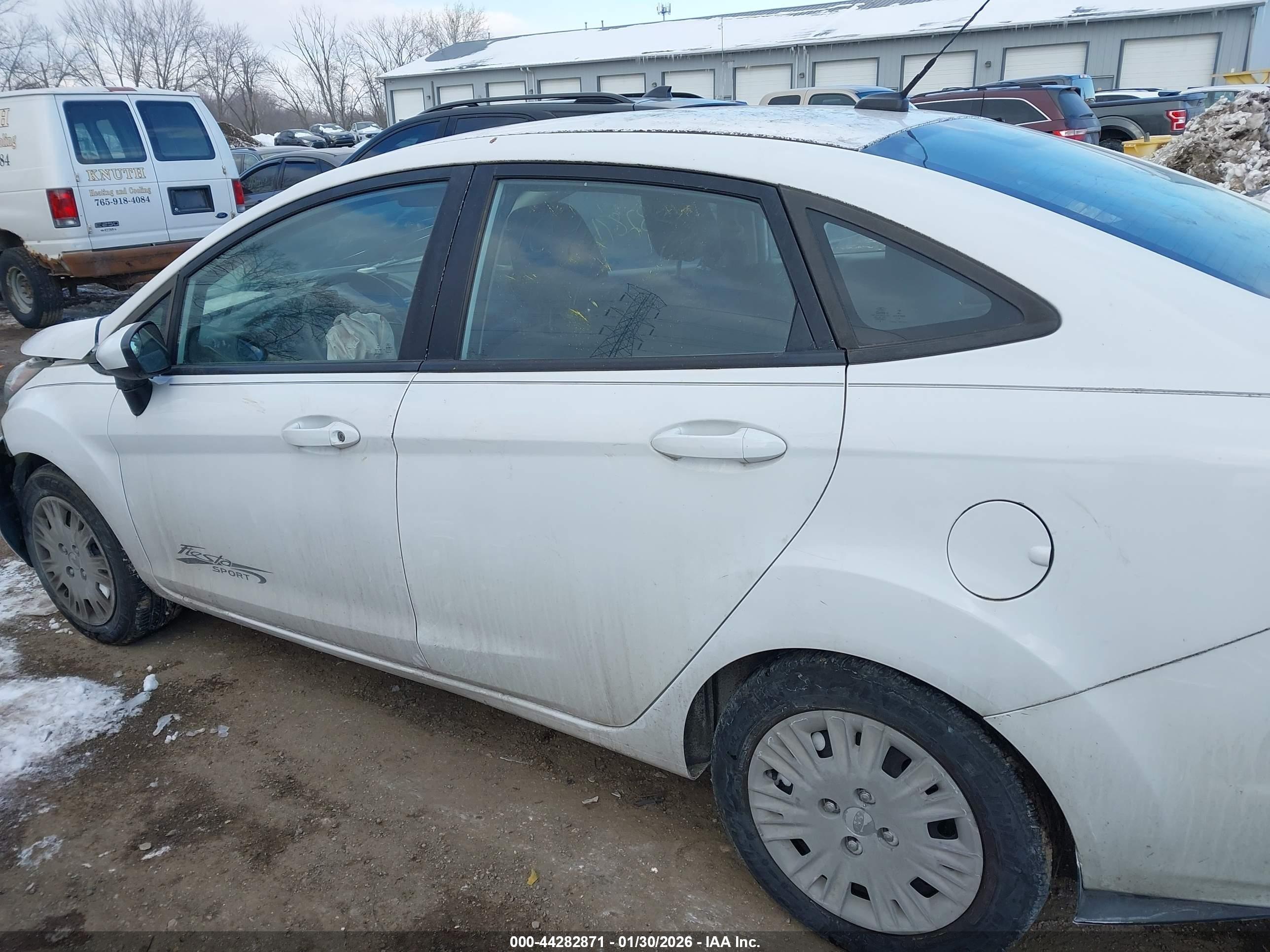 2015 Ford Fiesta S Белый vin: 3FADP4AJ4FM104627