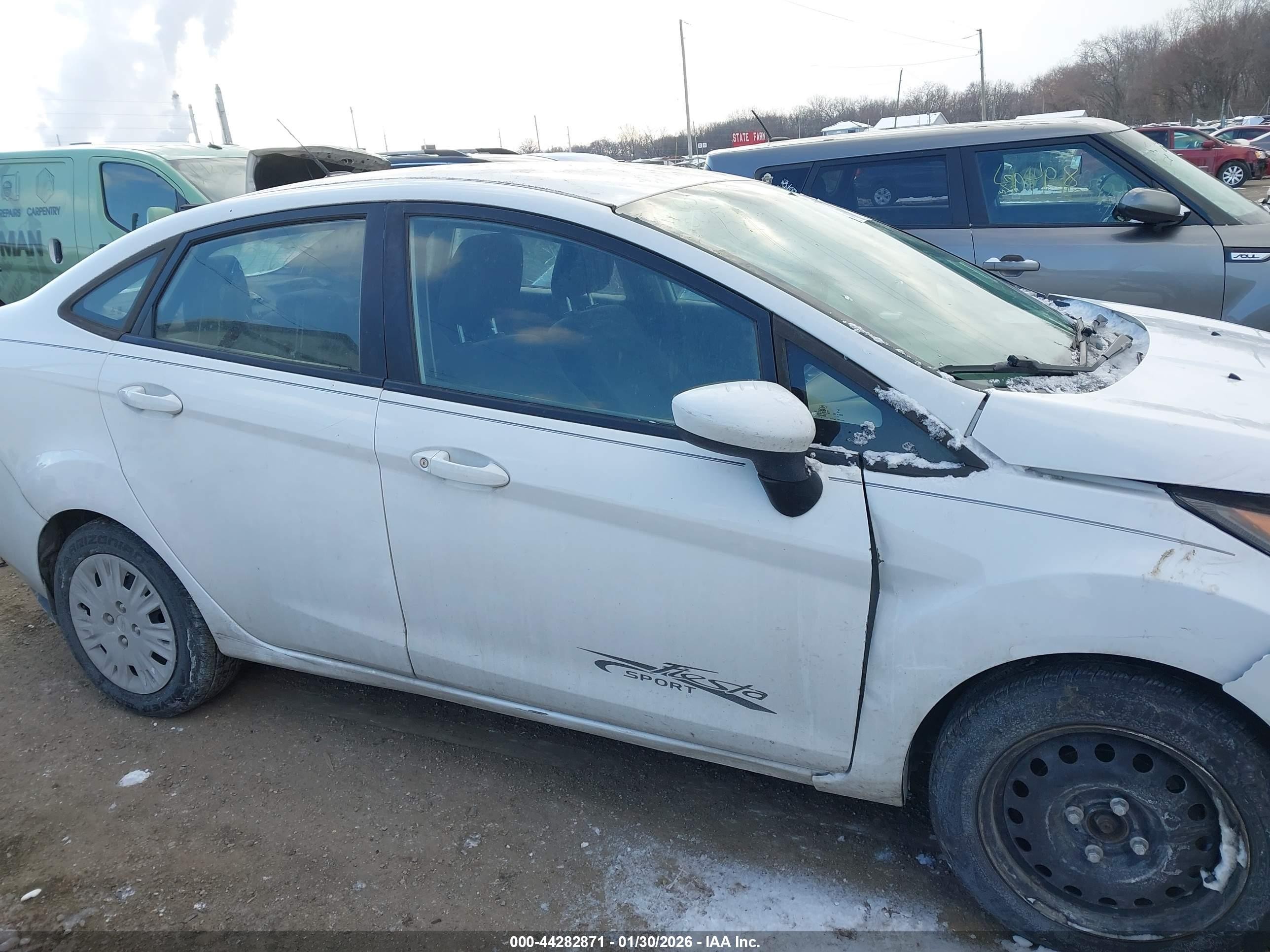 2015 Ford Fiesta S Белый vin: 3FADP4AJ4FM104627