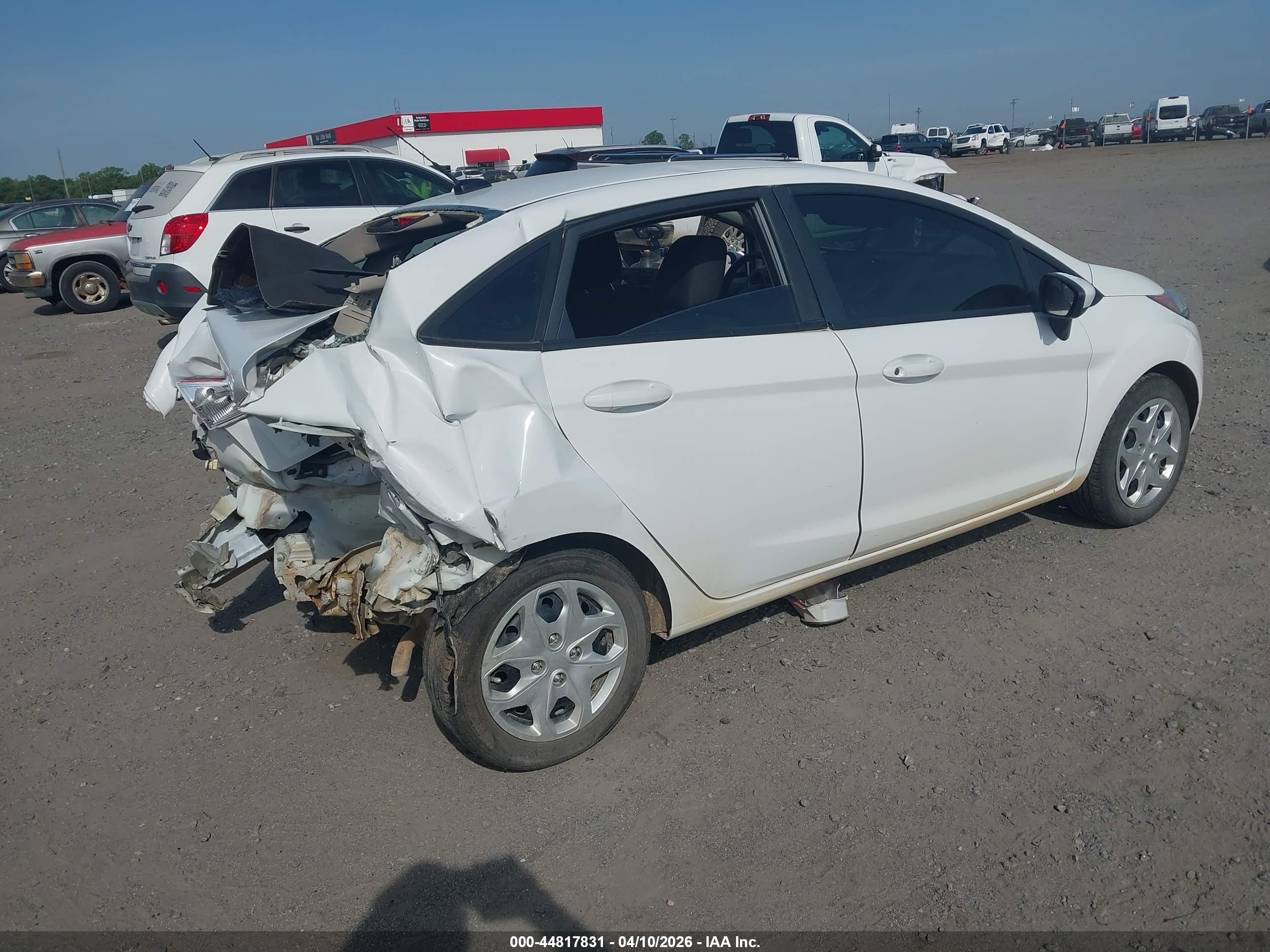 2015 Ford Fiesta S Белый vin: 3FADP4AJ4FM202606