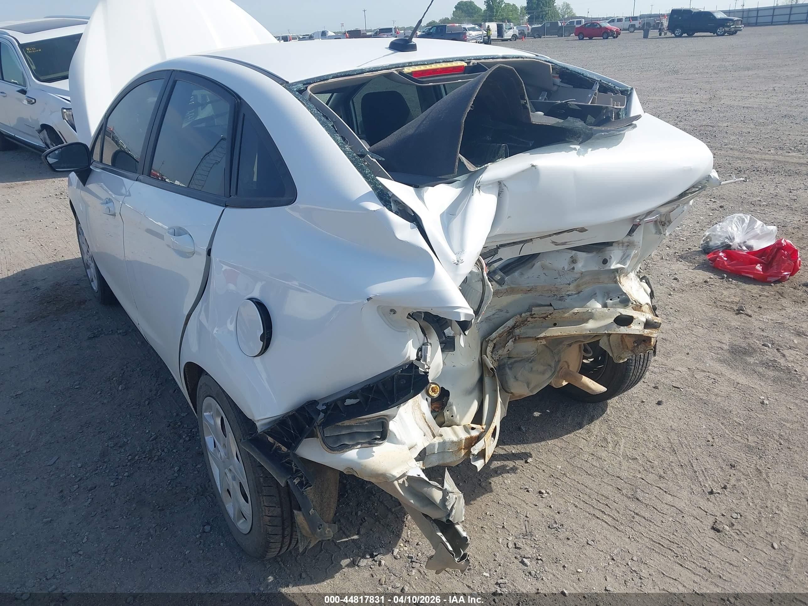 2015 Ford Fiesta S Белый vin: 3FADP4AJ4FM202606