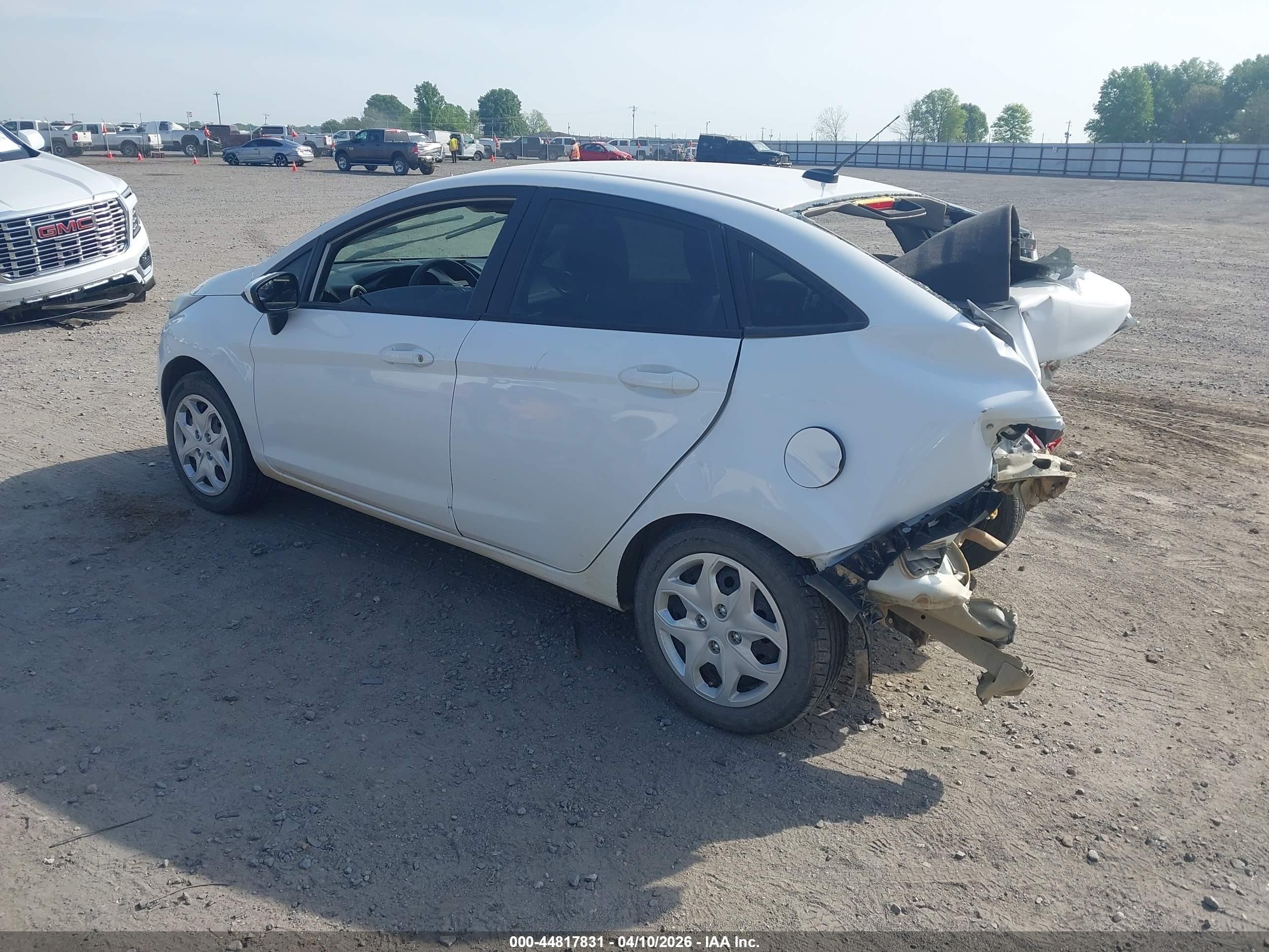 2015 Ford Fiesta S Белый vin: 3FADP4AJ4FM202606