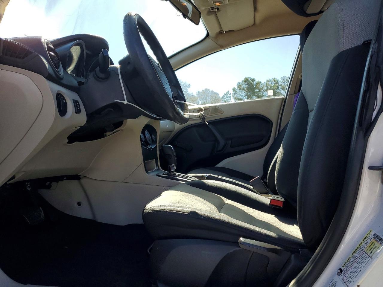 2012 Ford Fiesta S White vin: 3FADP4AJ5CM123425