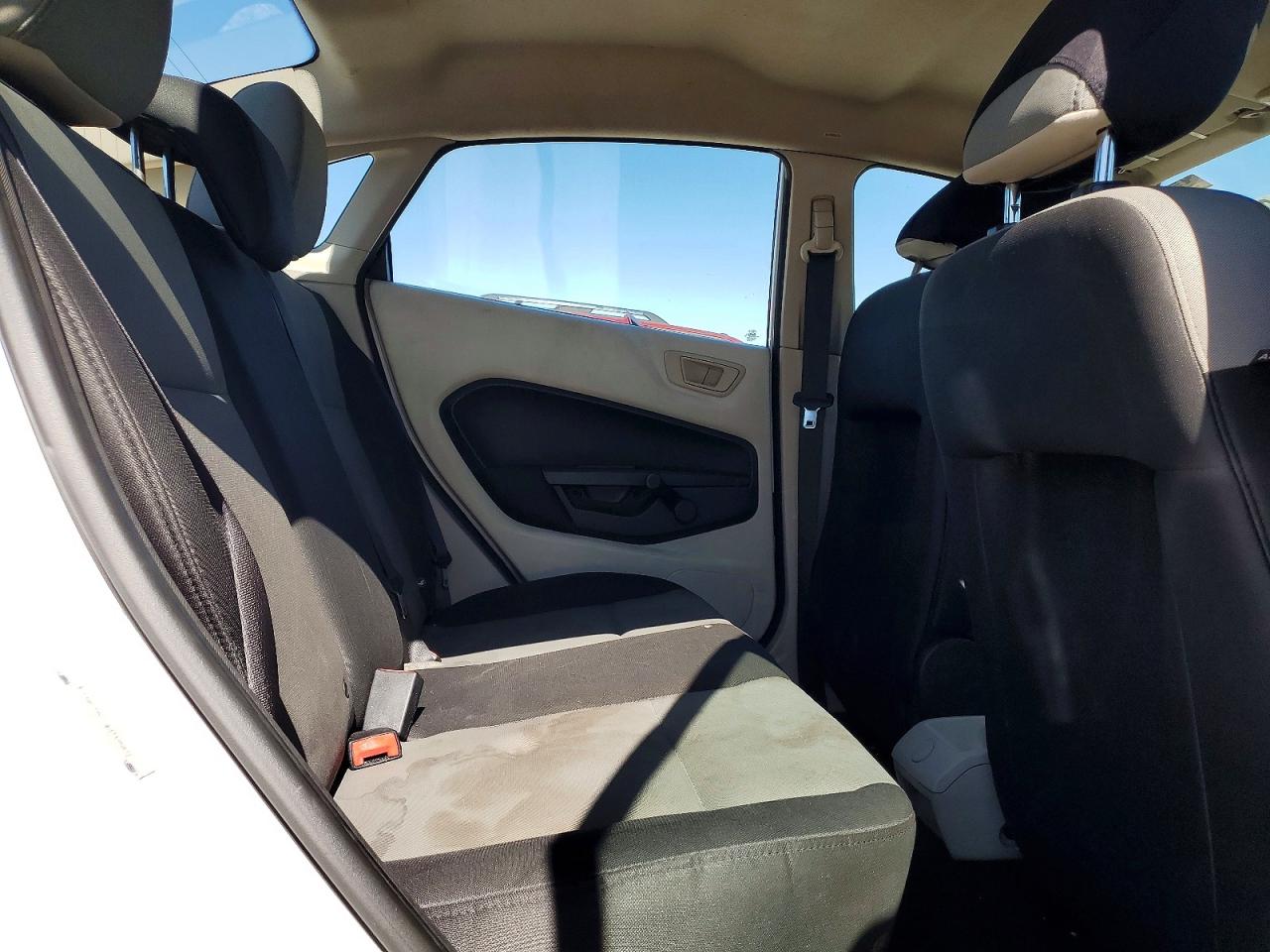 2012 Ford Fiesta S White vin: 3FADP4AJ5CM123425