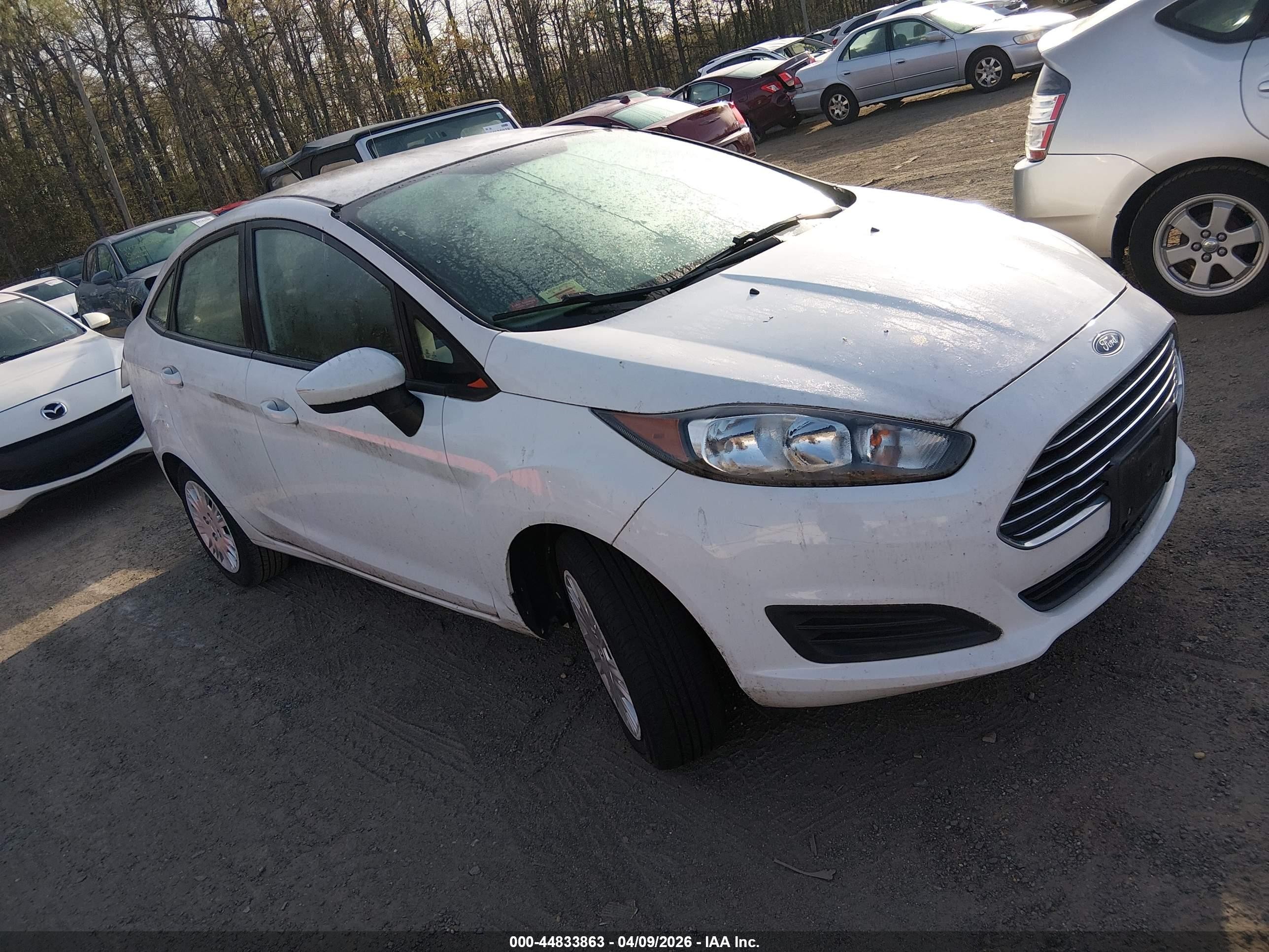 2014 Ford Fiesta S White vin: 3FADP4AJ5EM225956