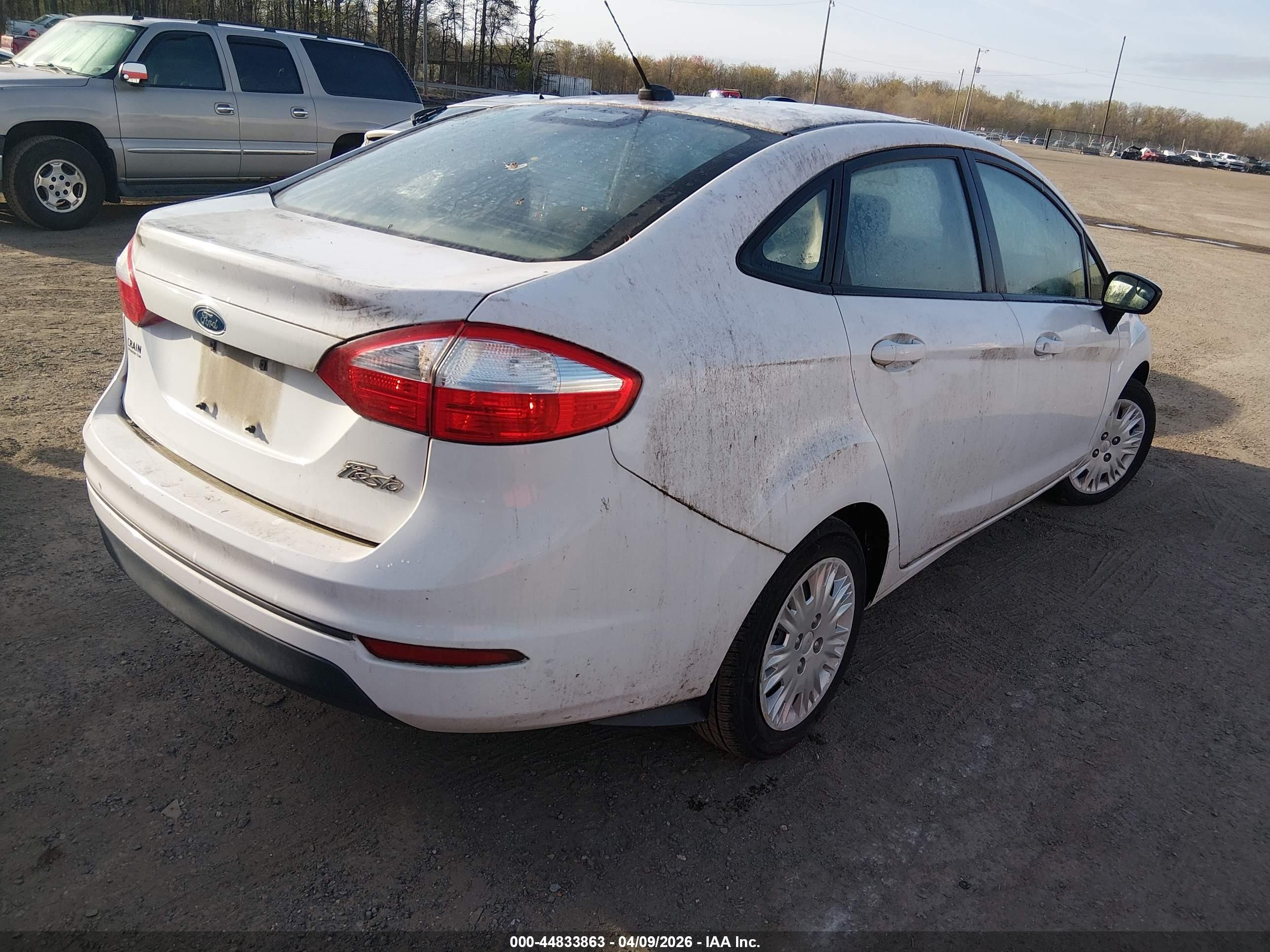 2014 Ford Fiesta S White vin: 3FADP4AJ5EM225956