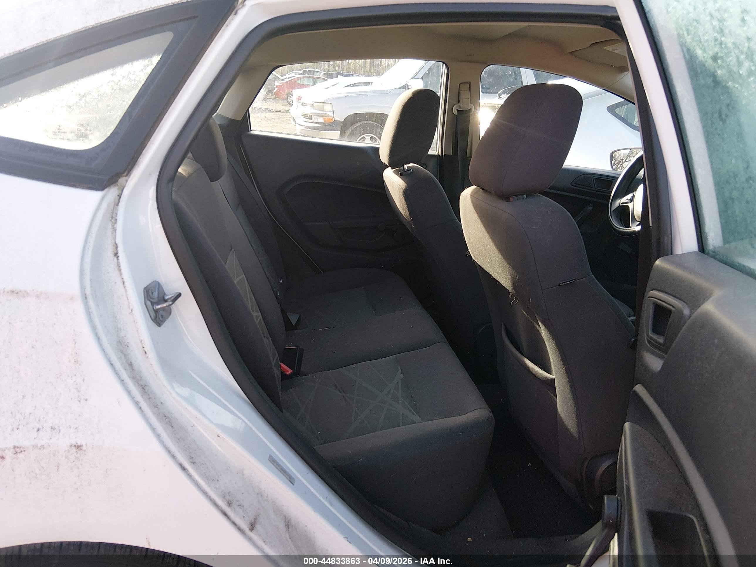 2014 Ford Fiesta S White vin: 3FADP4AJ5EM225956