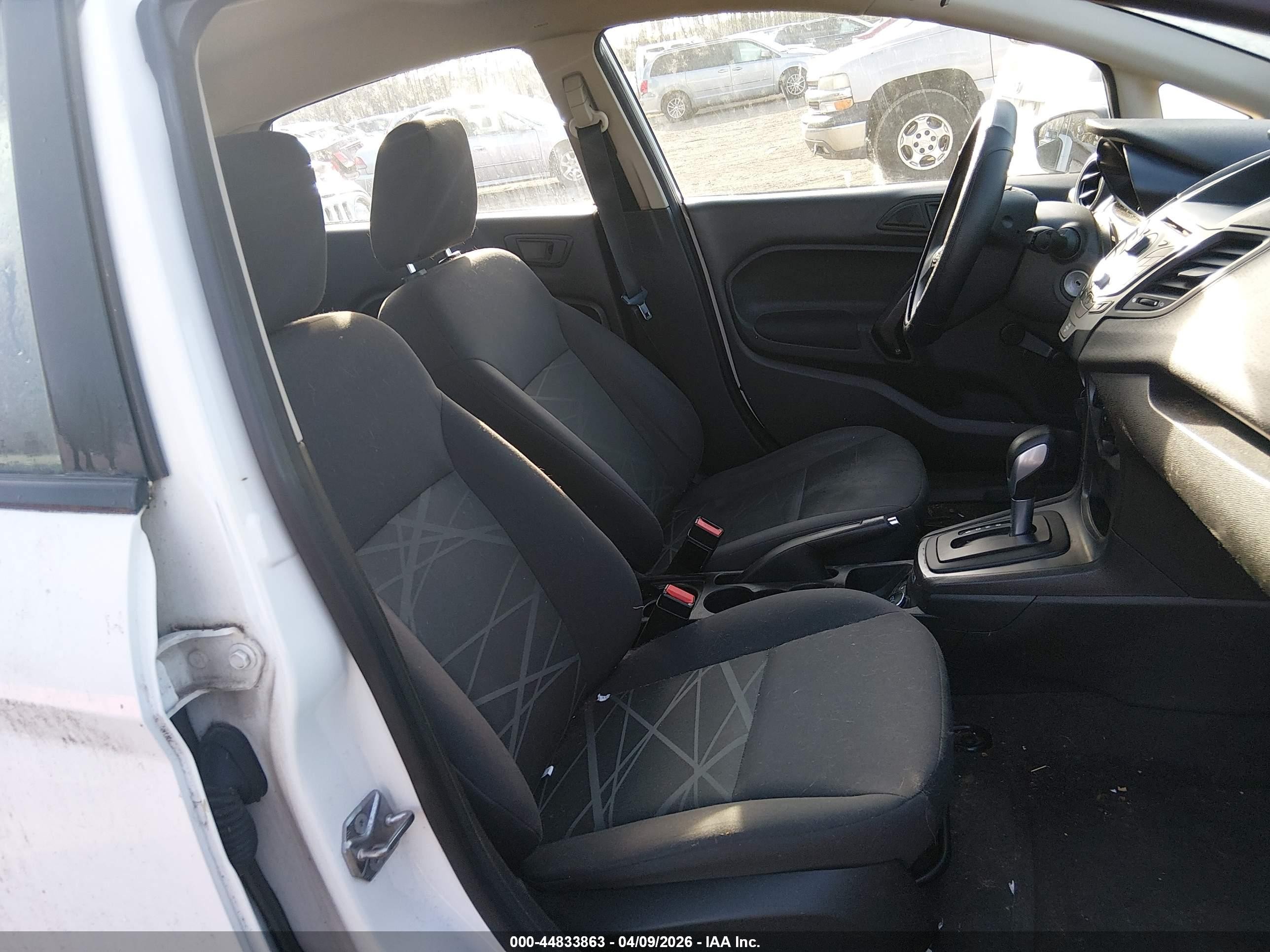 2014 Ford Fiesta S White vin: 3FADP4AJ5EM225956