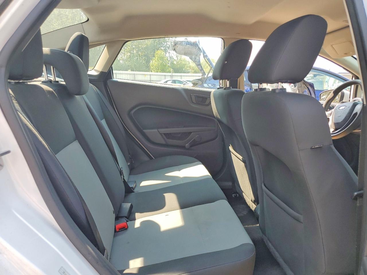 2015 Ford Fiesta S White vin: 3FADP4AJ5FM204008