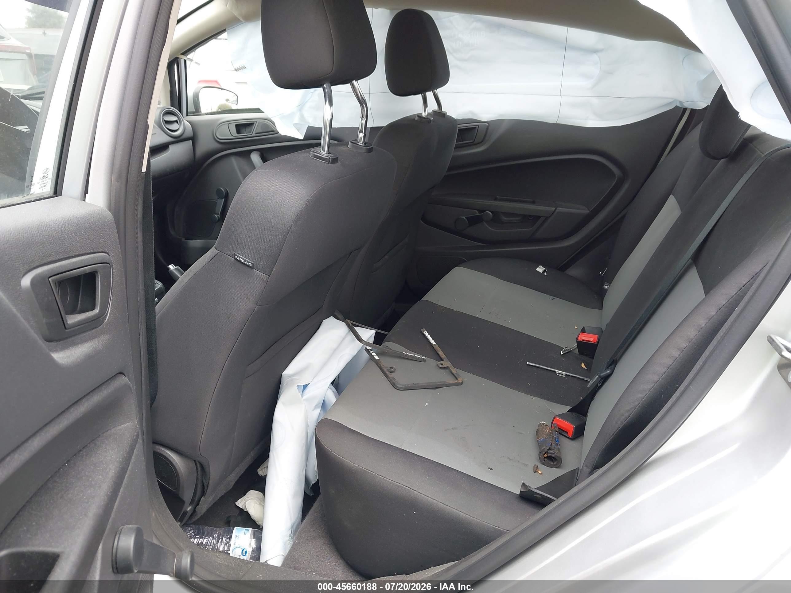 2016 Ford Fiesta S Серебряный vin: 3FADP4AJ5GM185073