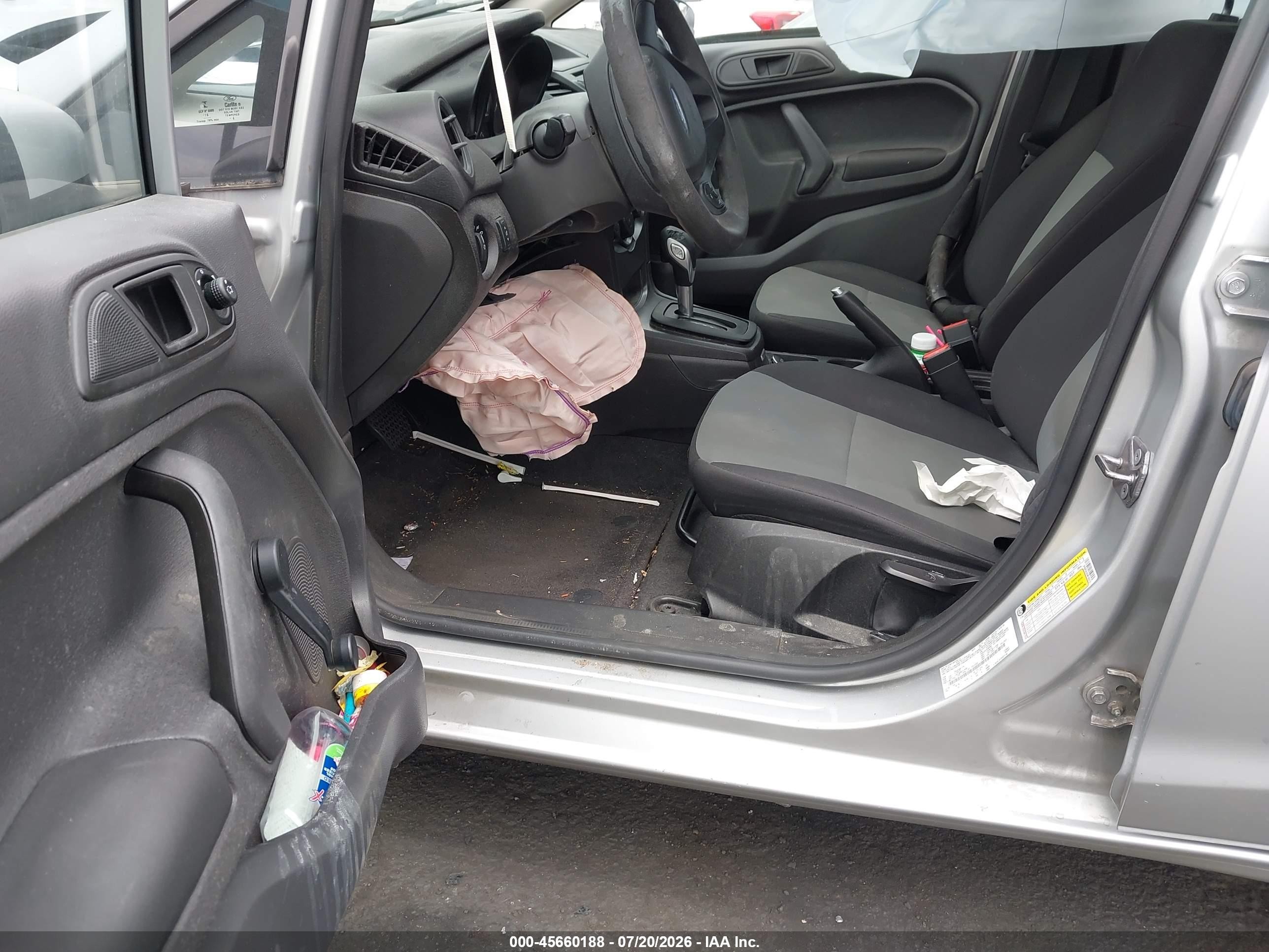 2016 Ford Fiesta S Серебряный vin: 3FADP4AJ5GM185073