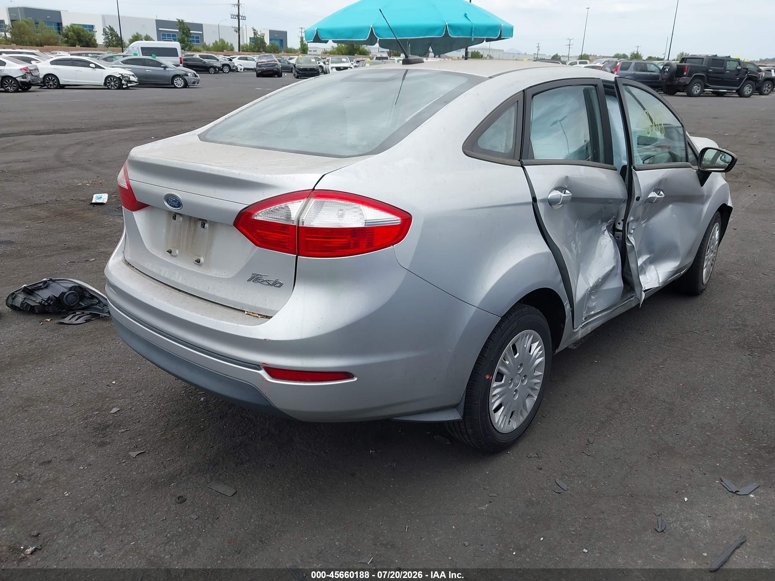 2016 Ford Fiesta S Серебряный vin: 3FADP4AJ5GM185073