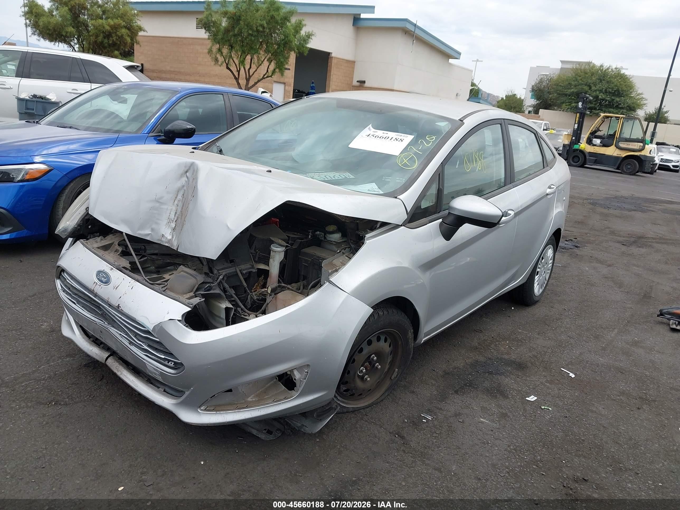 2016 Ford Fiesta S Серебряный vin: 3FADP4AJ5GM185073