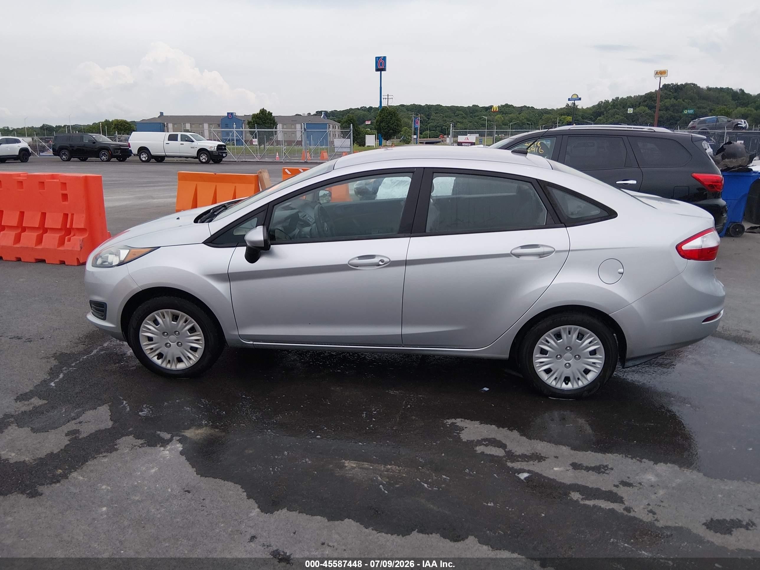 2019 Ford Fiesta S Silver vin: 3FADP4AJ5KM125934