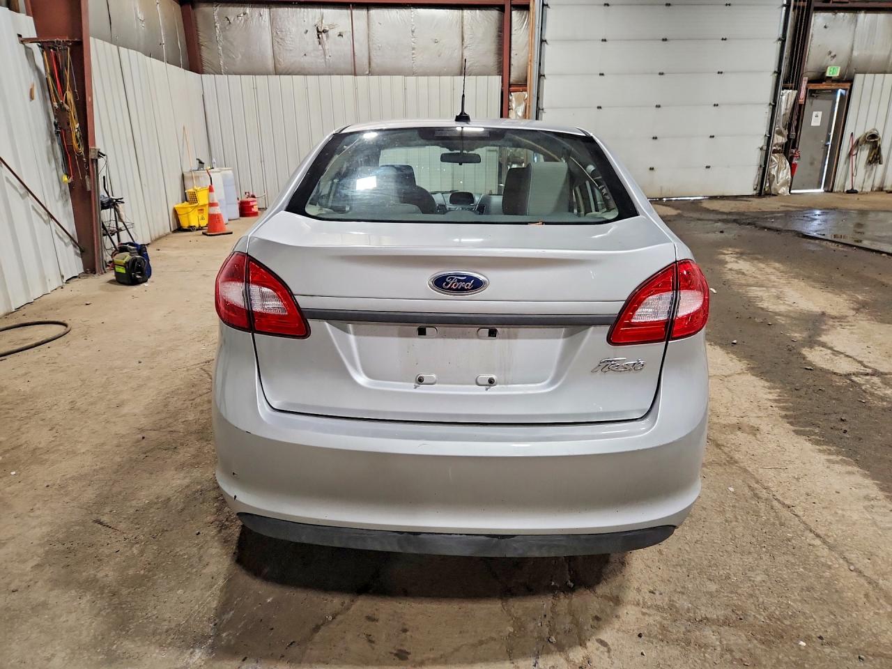 2012 Ford Fiesta S Silver vin: 3FADP4AJ6CM126530