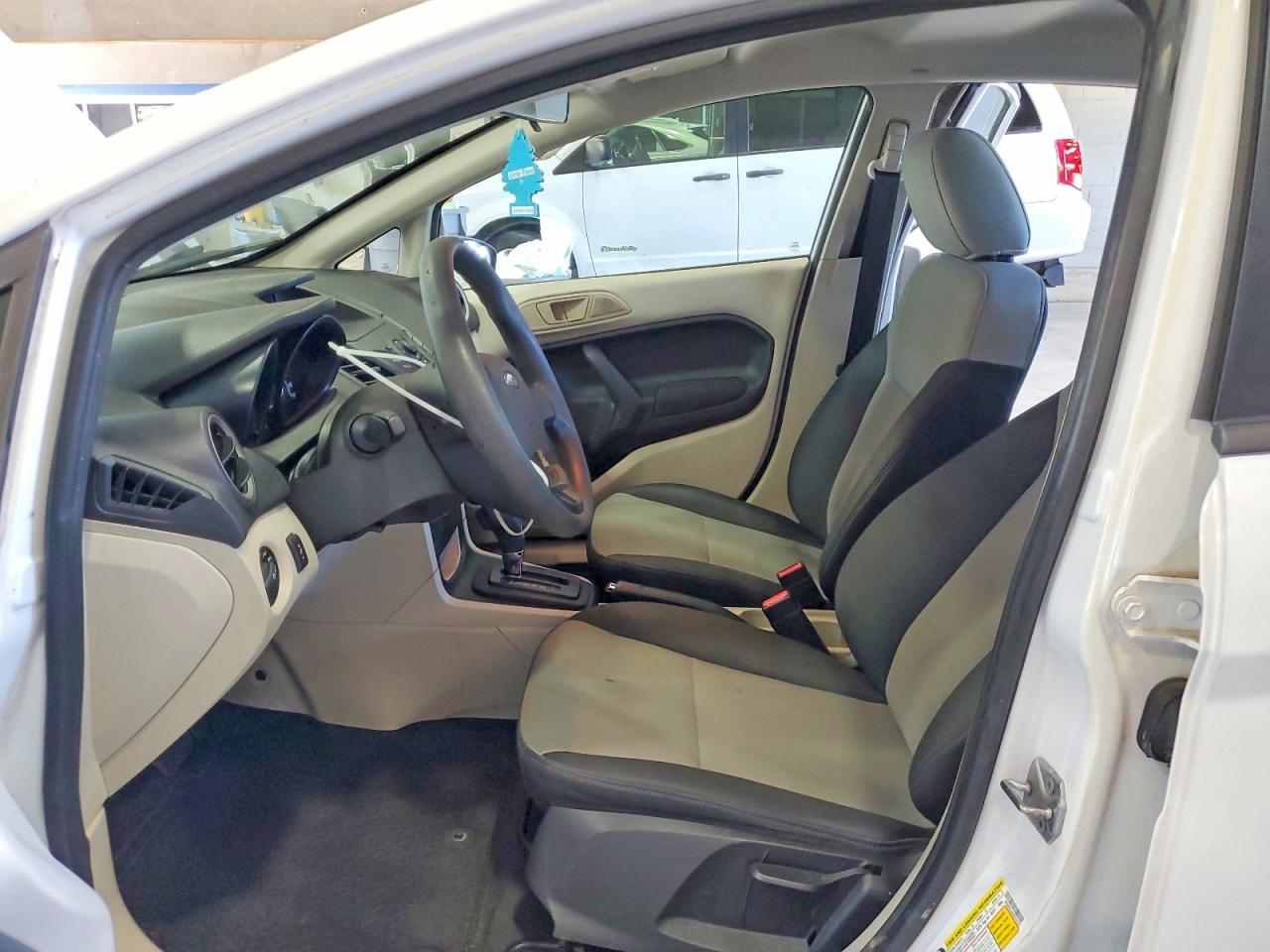 2013 Ford Fiesta S White vin: 3FADP4AJ6DM191637
