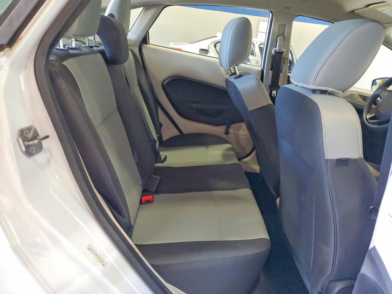2013 Ford Fiesta S White vin: 3FADP4AJ6DM191637