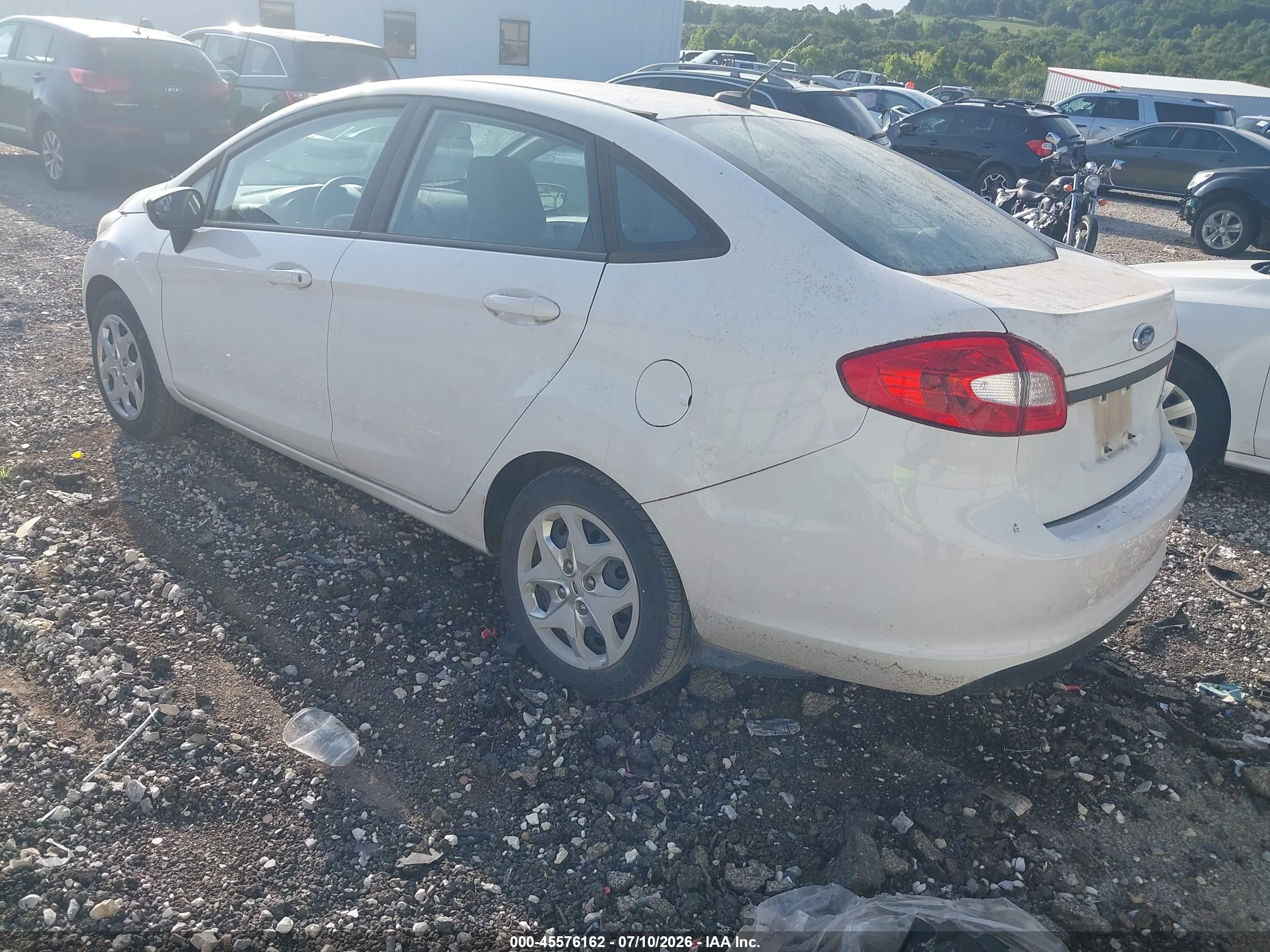 2013 Ford Fiesta S White vin: 3FADP4AJ6DM207982