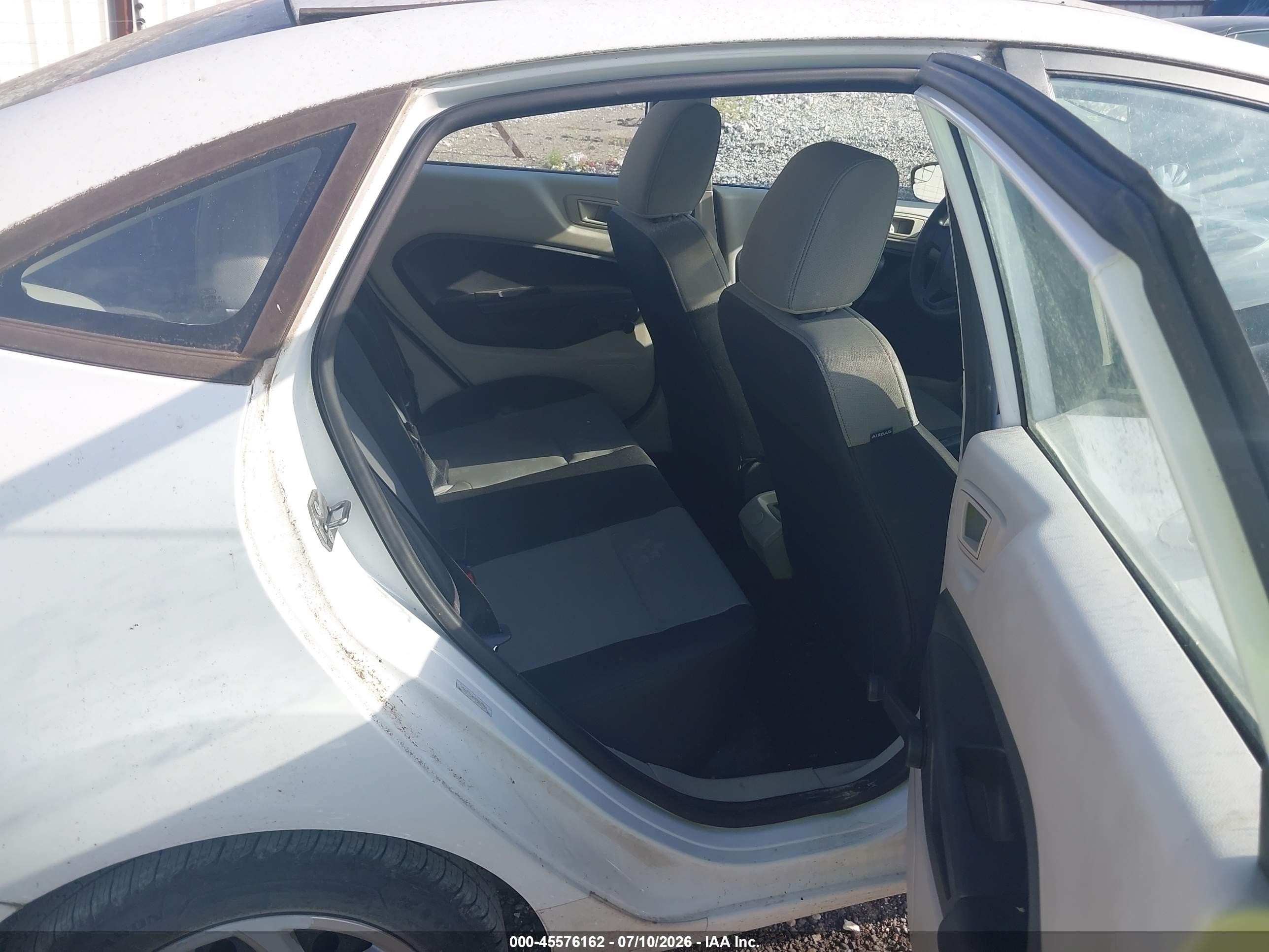 2013 Ford Fiesta S White vin: 3FADP4AJ6DM207982