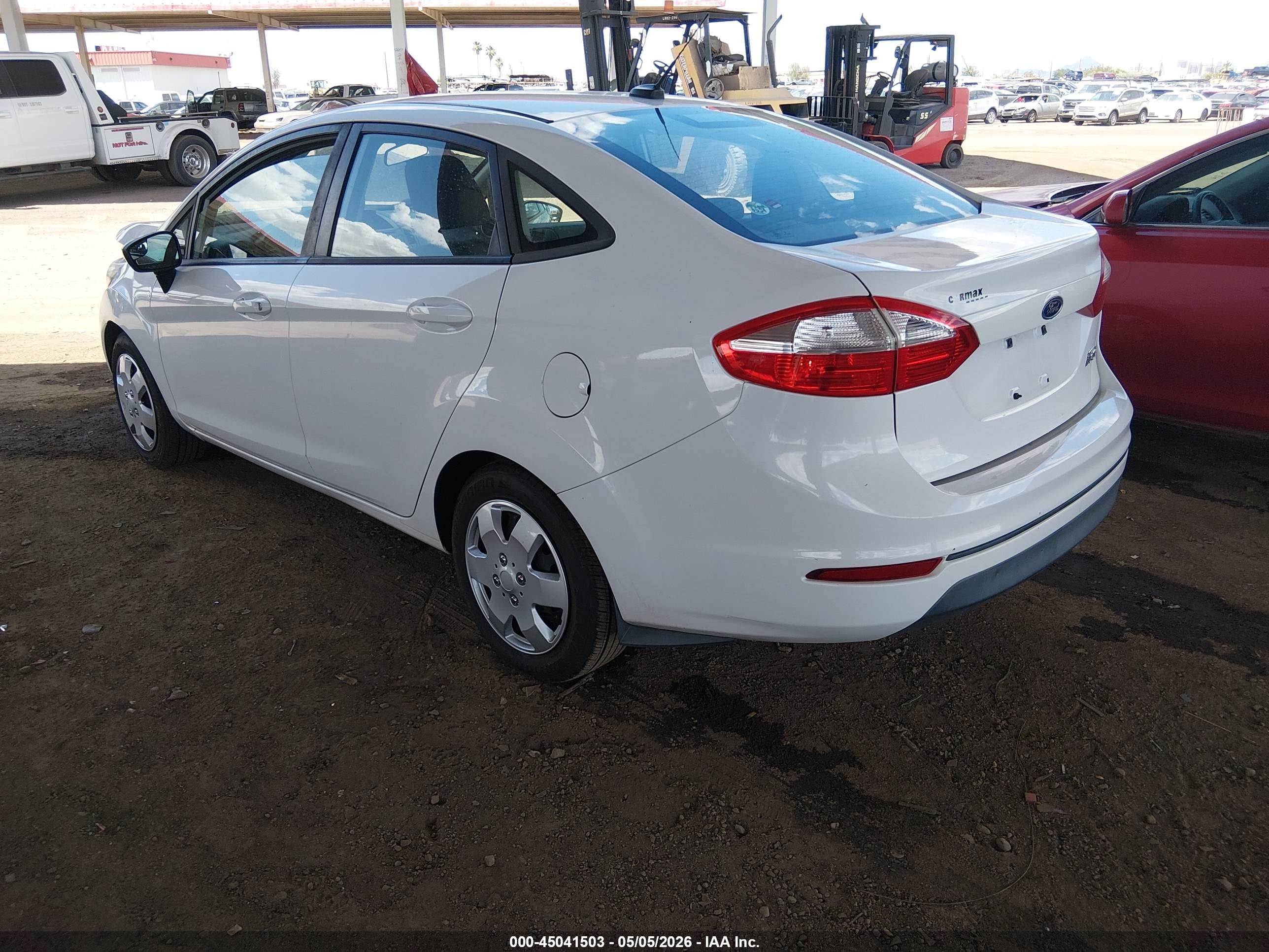 2015 Ford Fiesta S Белый vin: 3FADP4AJ6FM101129