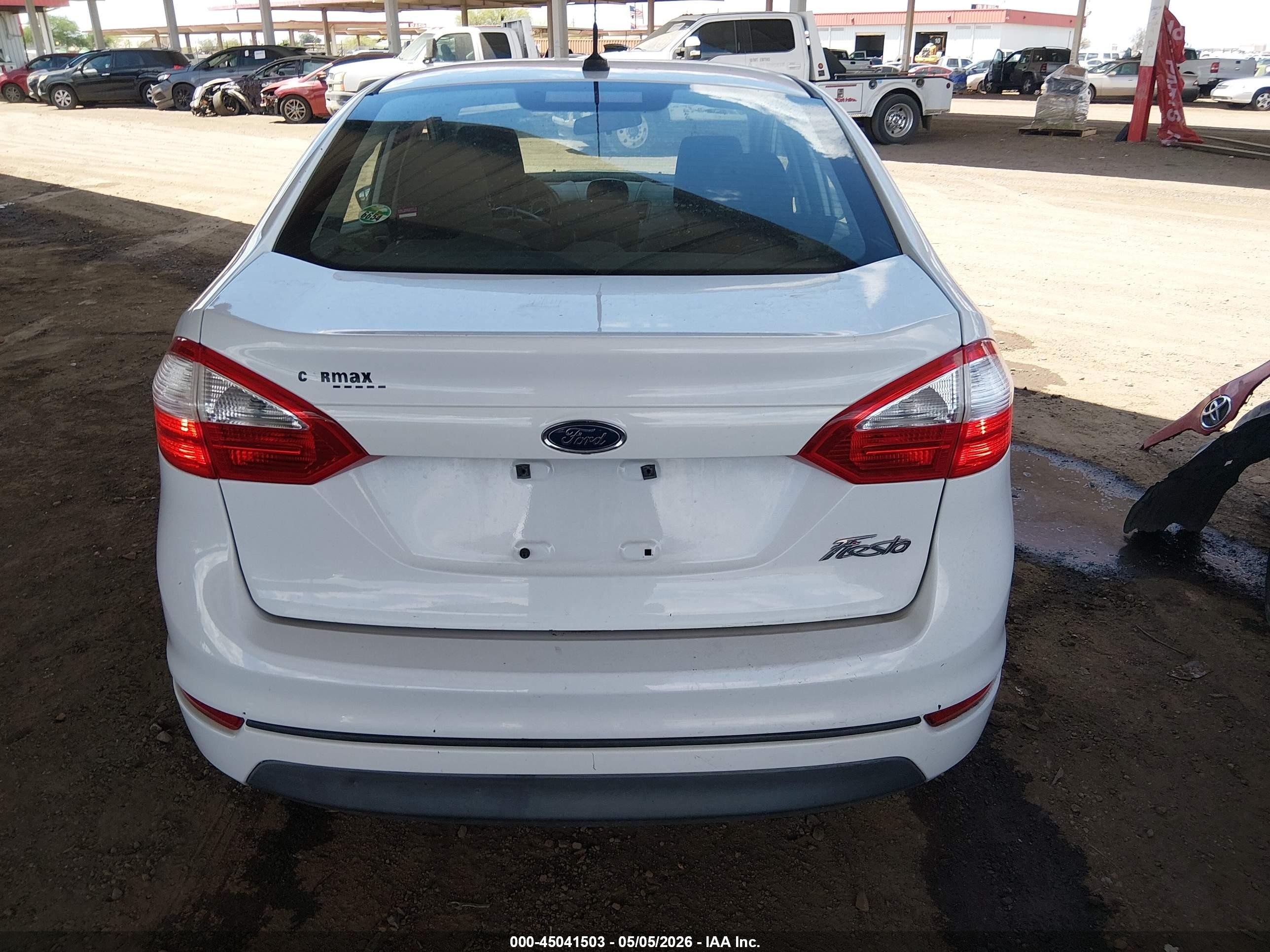 2015 Ford Fiesta S Белый vin: 3FADP4AJ6FM101129
