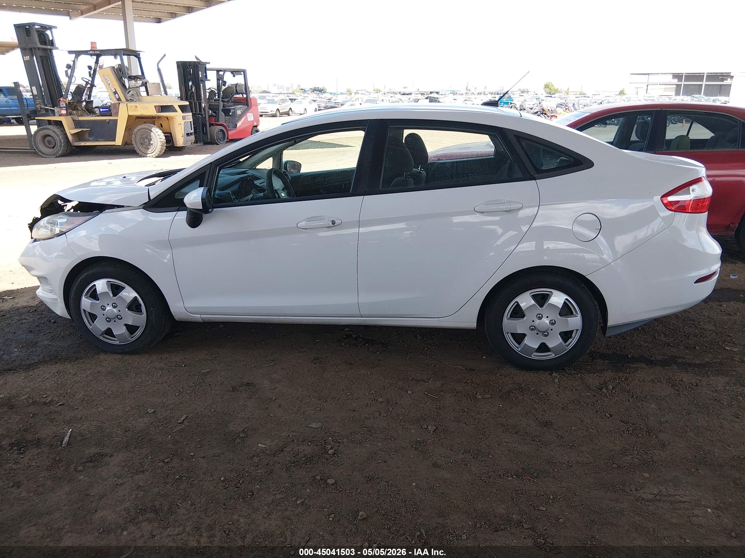 2015 Ford Fiesta S Белый vin: 3FADP4AJ6FM101129