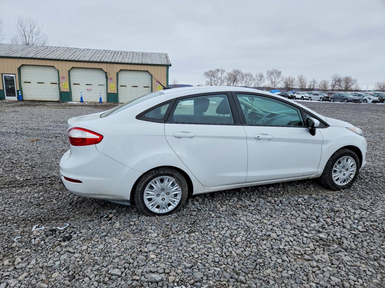 2015 Ford Fiesta White vin: 3FADP4AJ6FM110932
