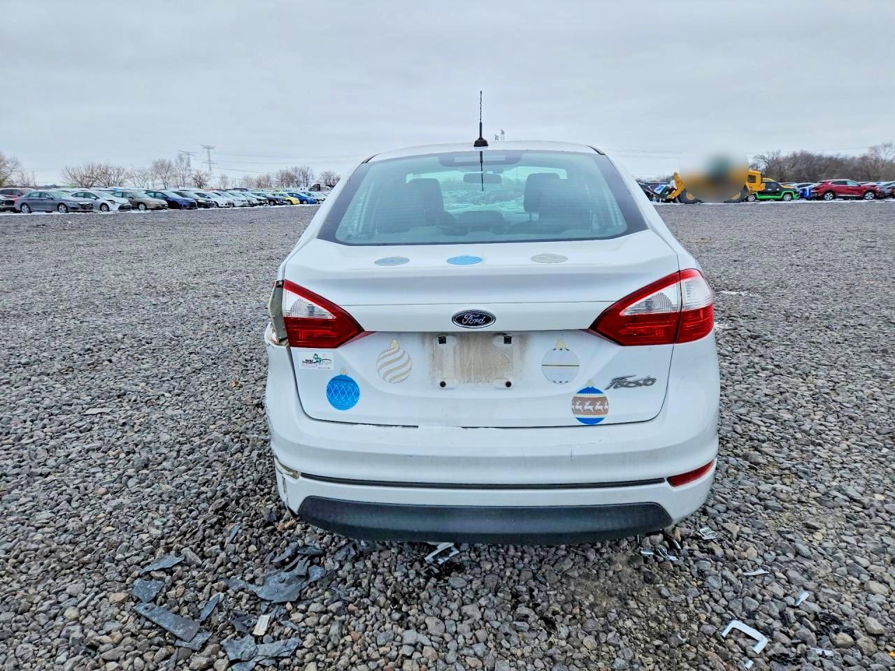 2015 Ford Fiesta White vin: 3FADP4AJ6FM110932