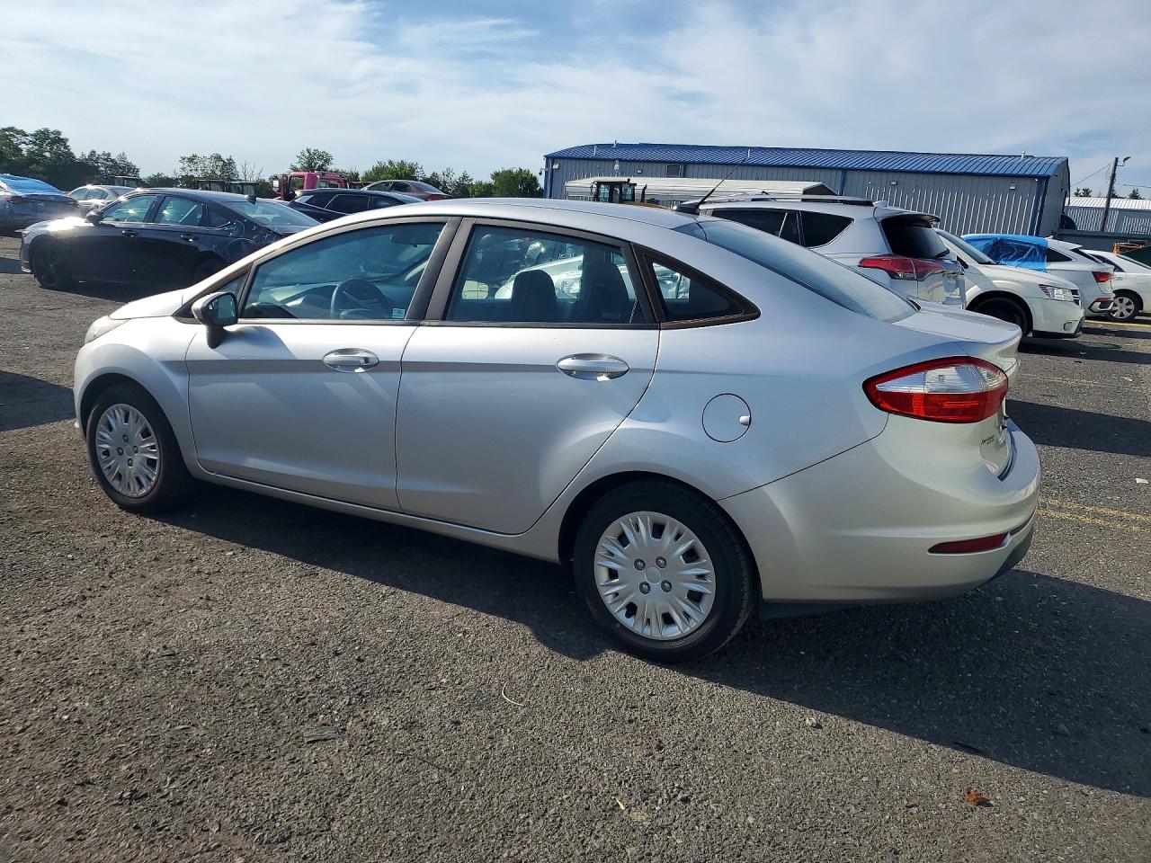 2015 Ford Fiesta S Серебряный vin: 3FADP4AJ6FM218810