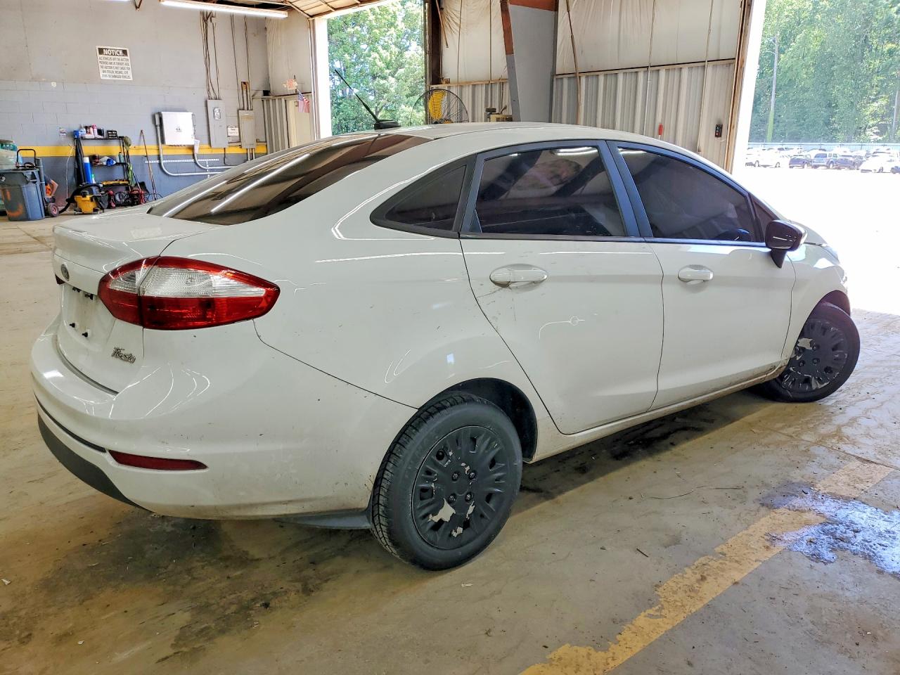2018 Ford Fiesta S White vin: 3FADP4AJ6JM135693