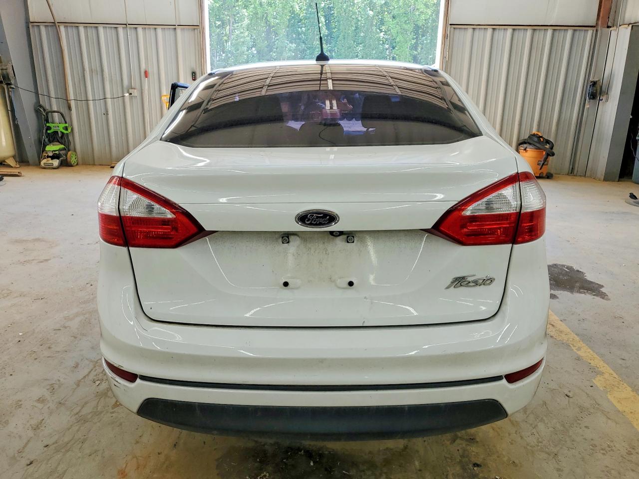 2018 Ford Fiesta S White vin: 3FADP4AJ6JM135693