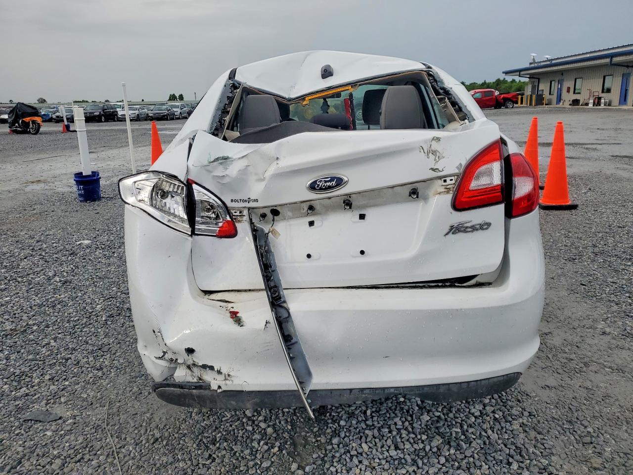 2013 Ford Fiesta S White vin: 3FADP4AJ7DM192019