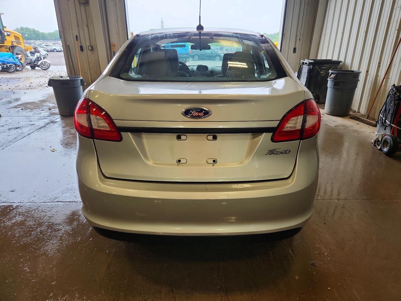 2013 Ford Fiesta S Silver vin: 3FADP4AJ7DM224483