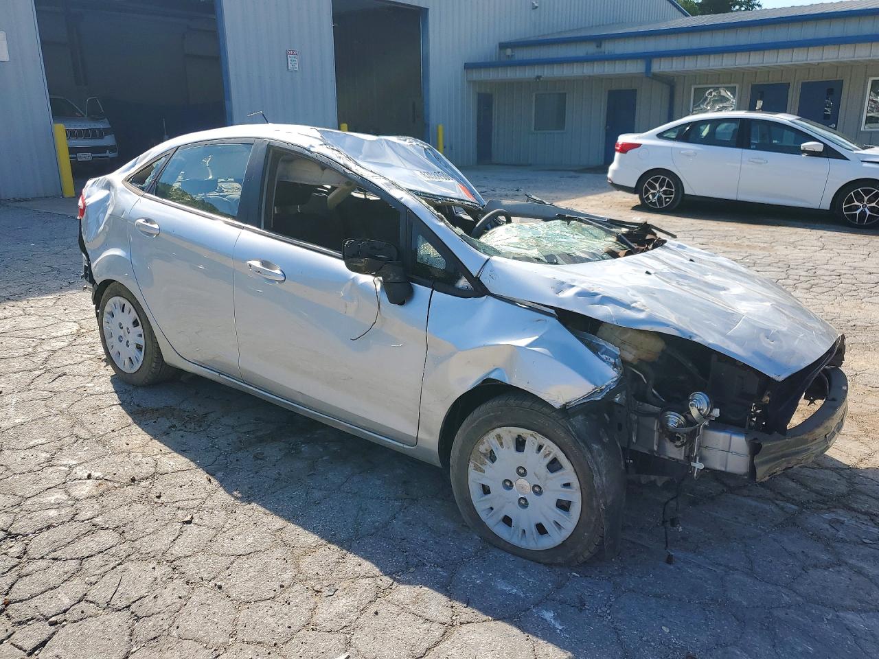 2014 Ford Fiesta S Silver vin: 3FADP4AJ7EM106371