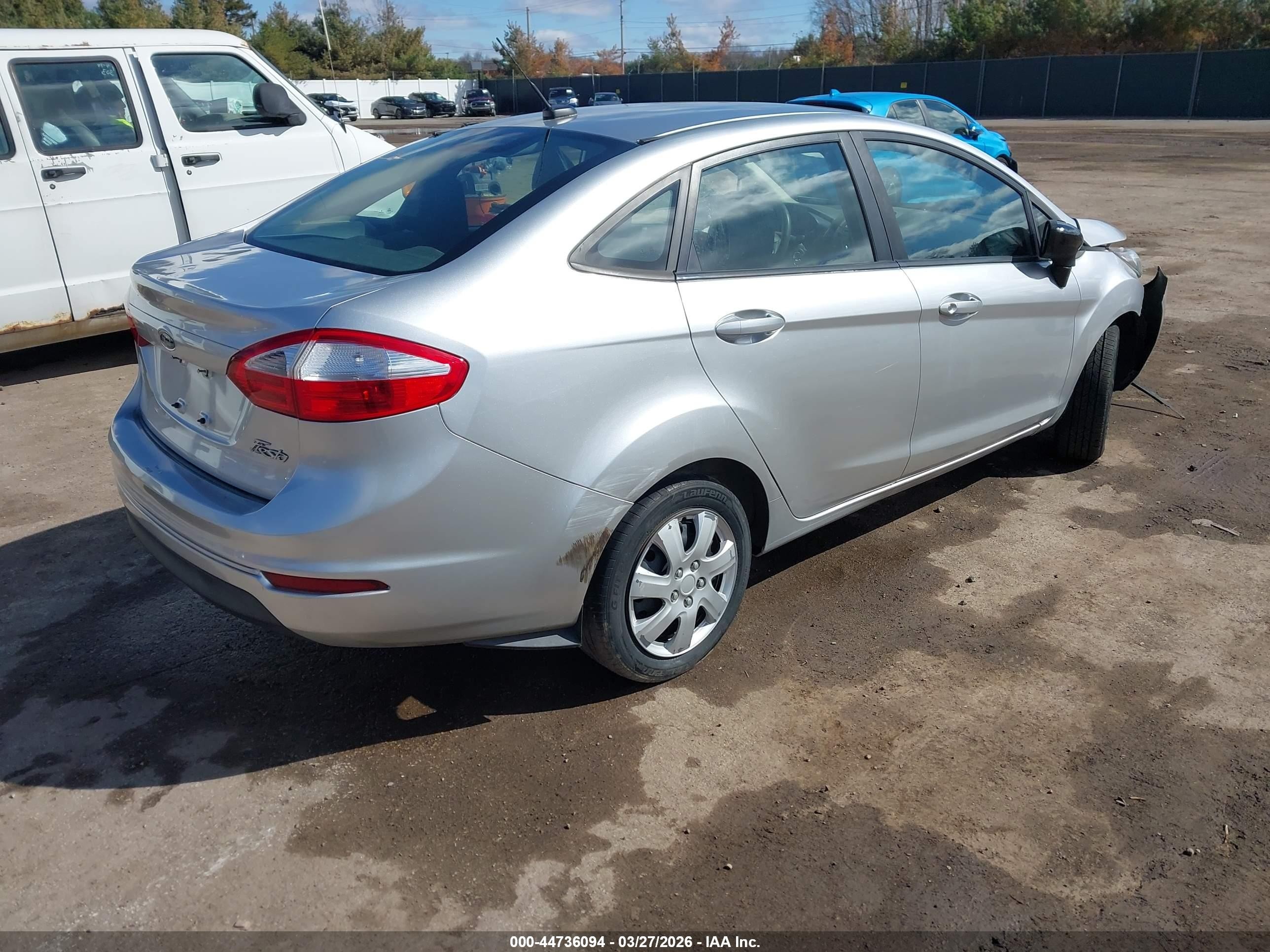 2015 Ford Fiesta S Silver vin: 3FADP4AJ7FM104928