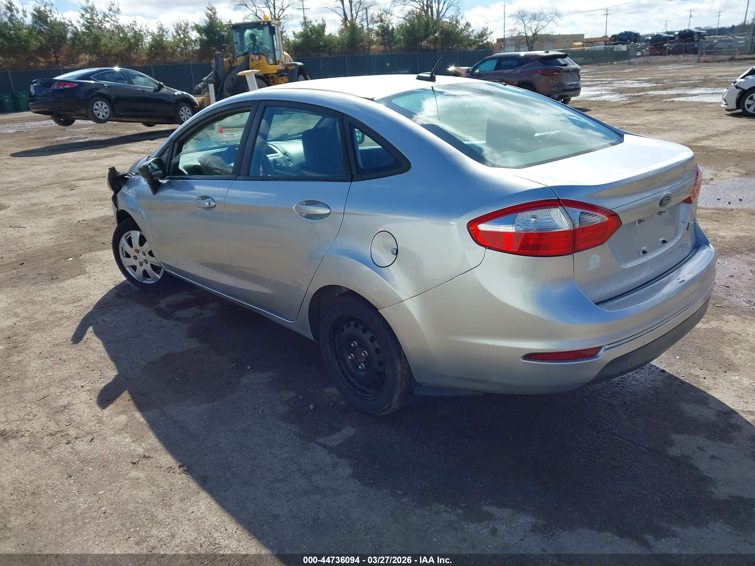 2015 Ford Fiesta S Silver vin: 3FADP4AJ7FM104928