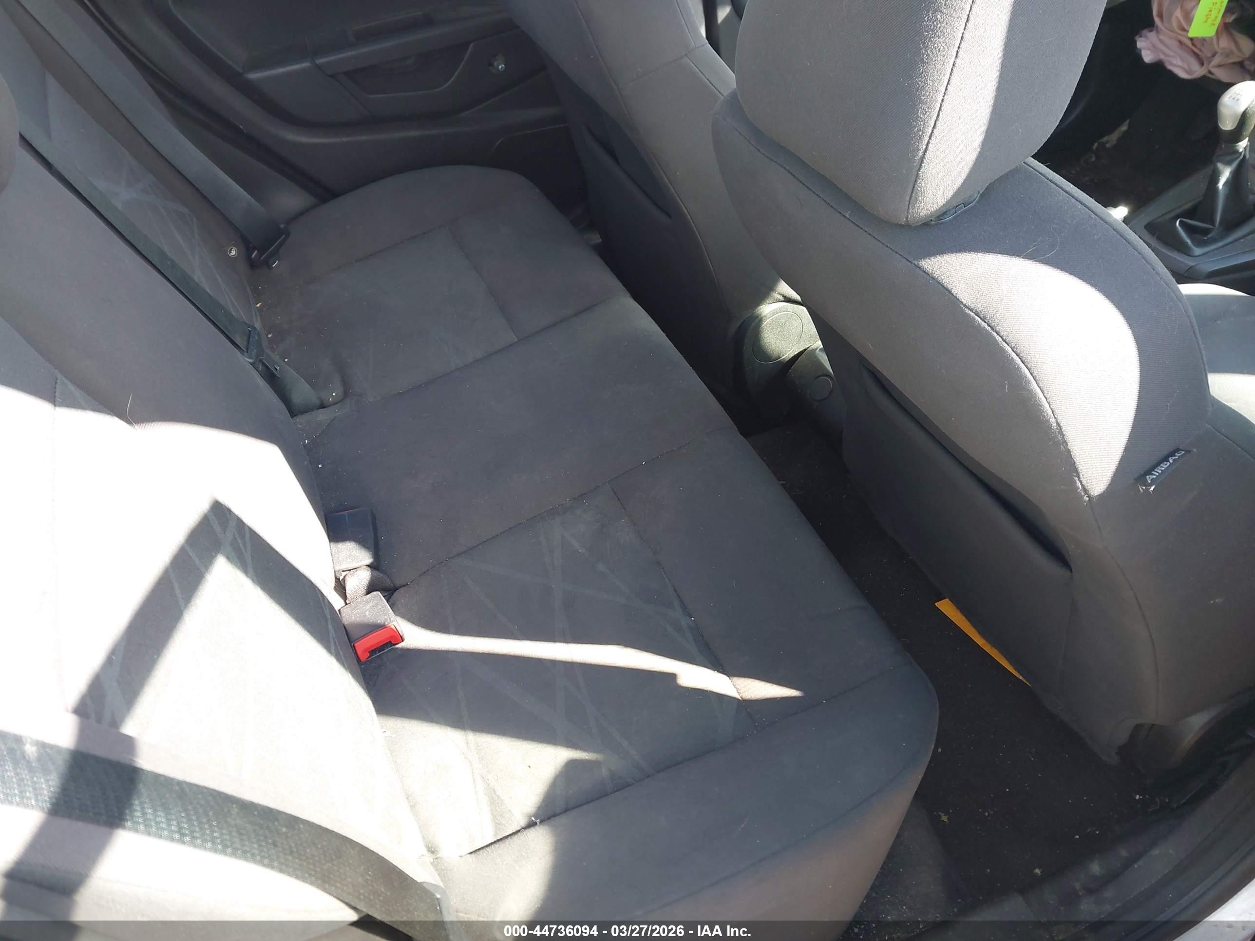 2015 Ford Fiesta S Silver vin: 3FADP4AJ7FM104928