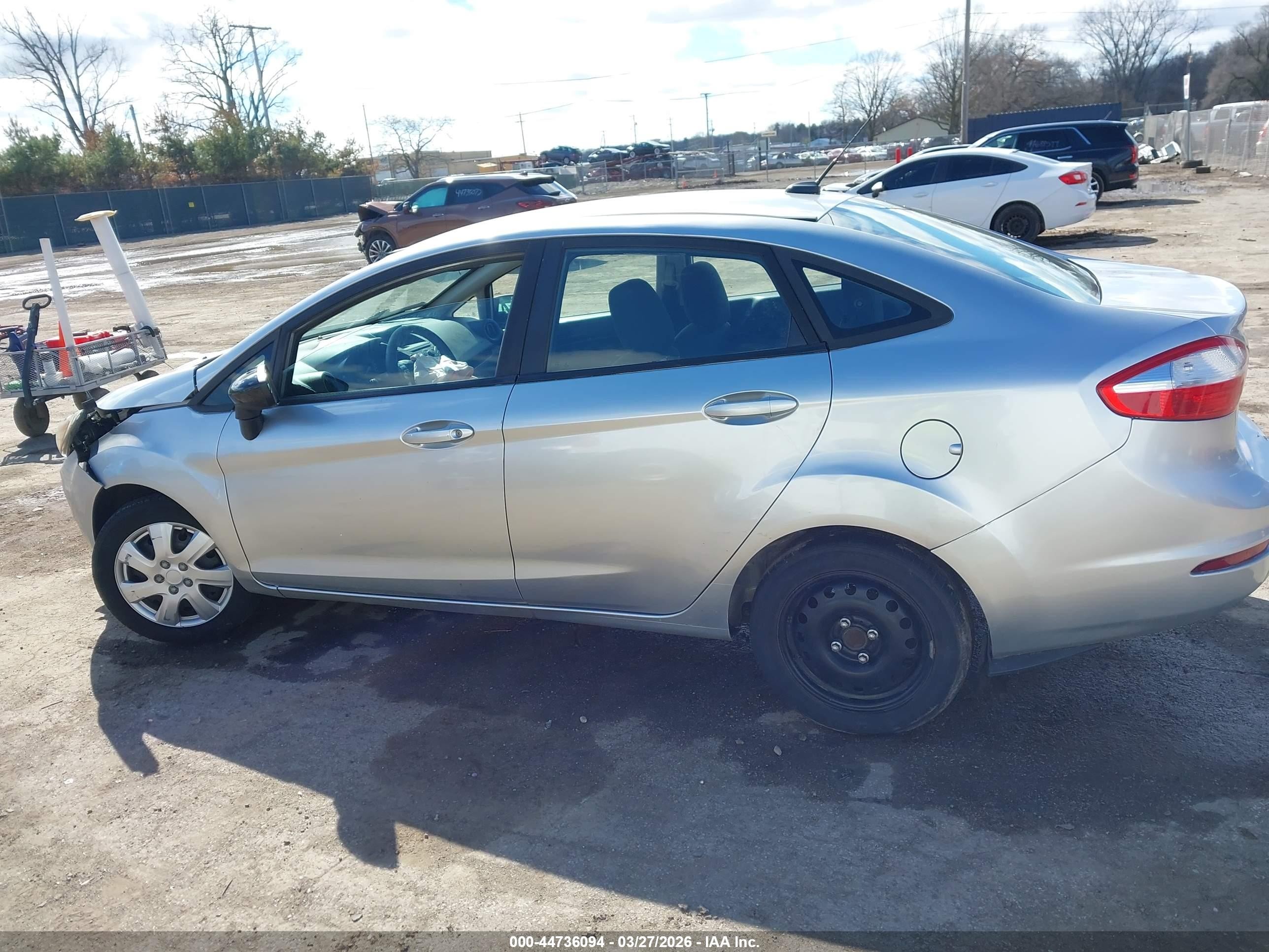 2015 Ford Fiesta S Silver vin: 3FADP4AJ7FM104928