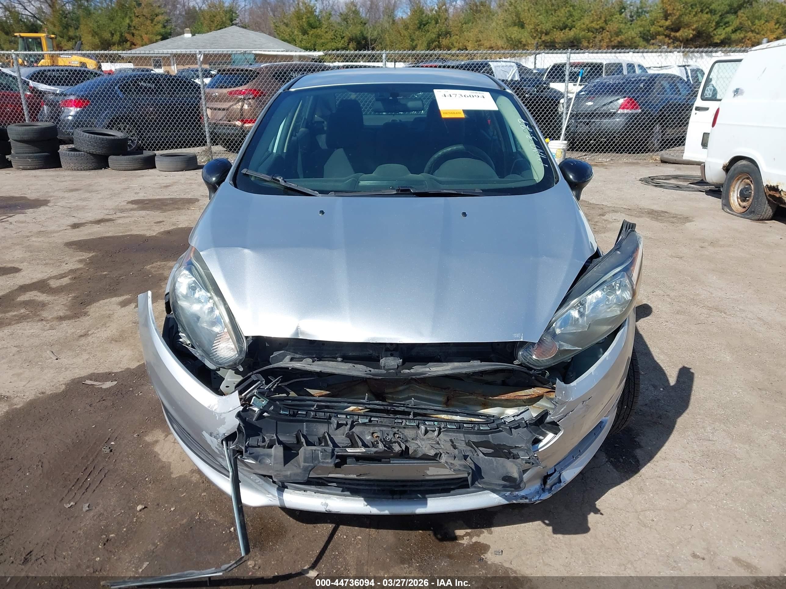2015 Ford Fiesta S Silver vin: 3FADP4AJ7FM104928
