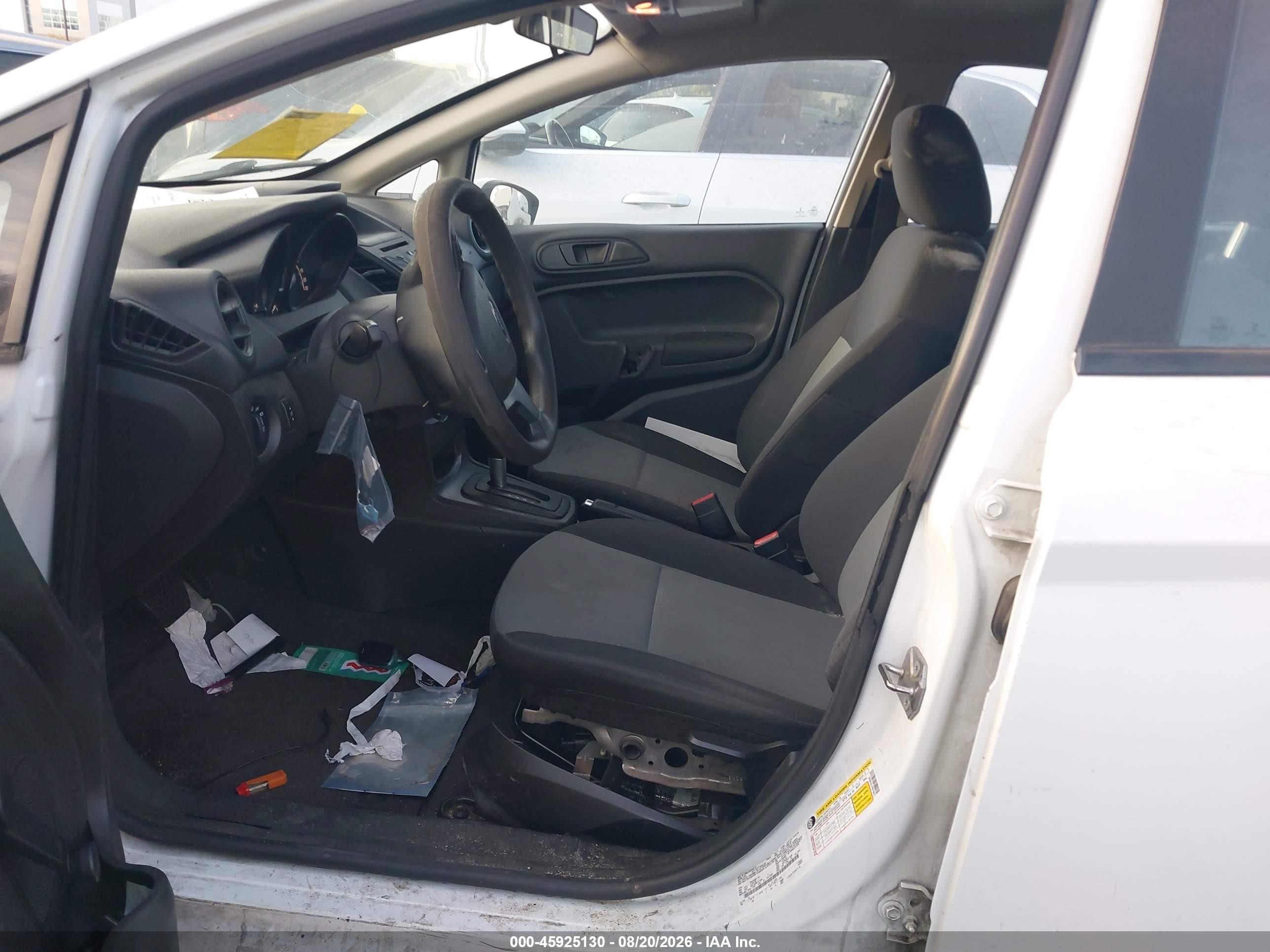 2015 Ford Fiesta S Белый vin: 3FADP4AJ7FM198471