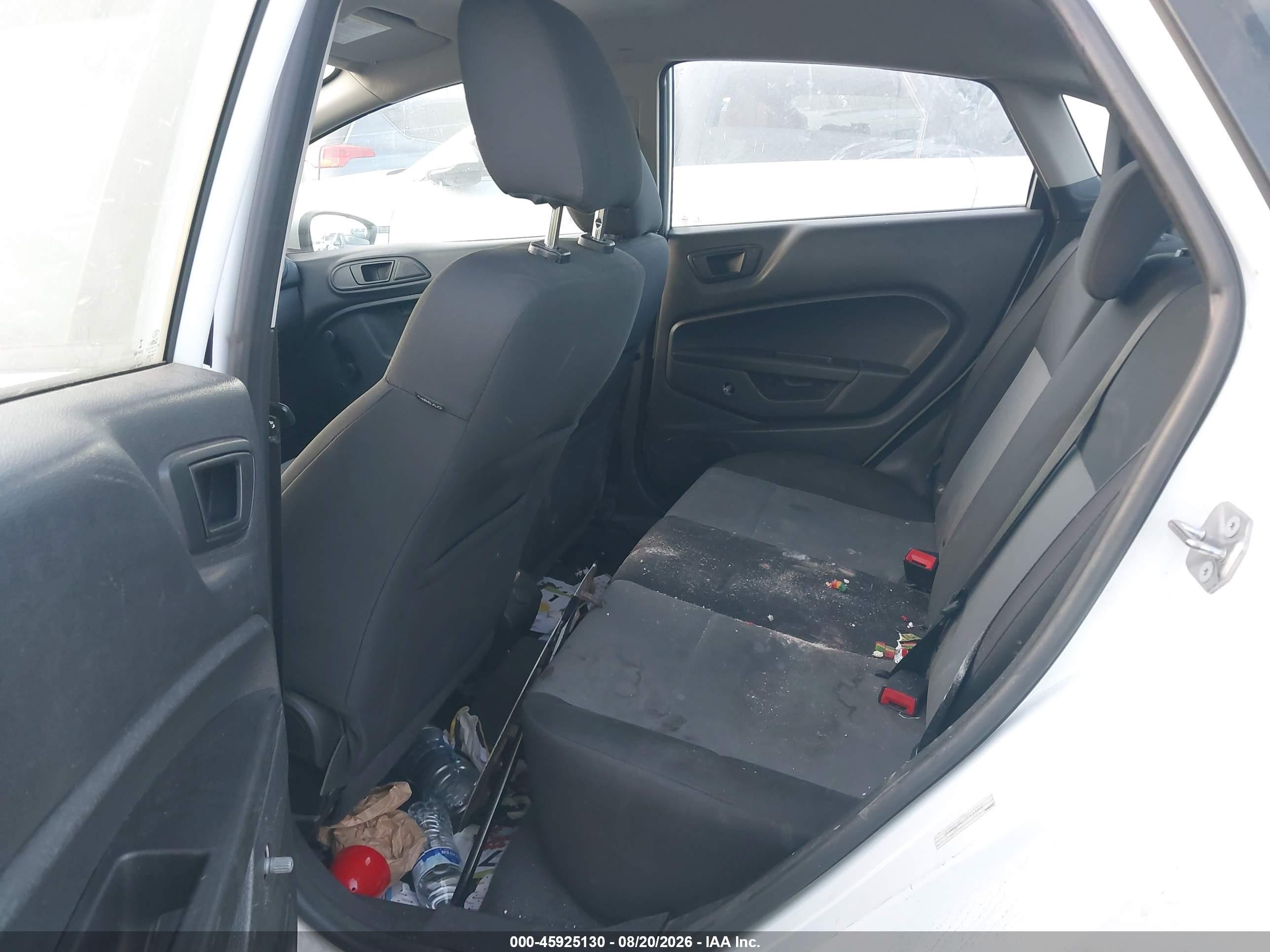 2015 Ford Fiesta S Белый vin: 3FADP4AJ7FM198471