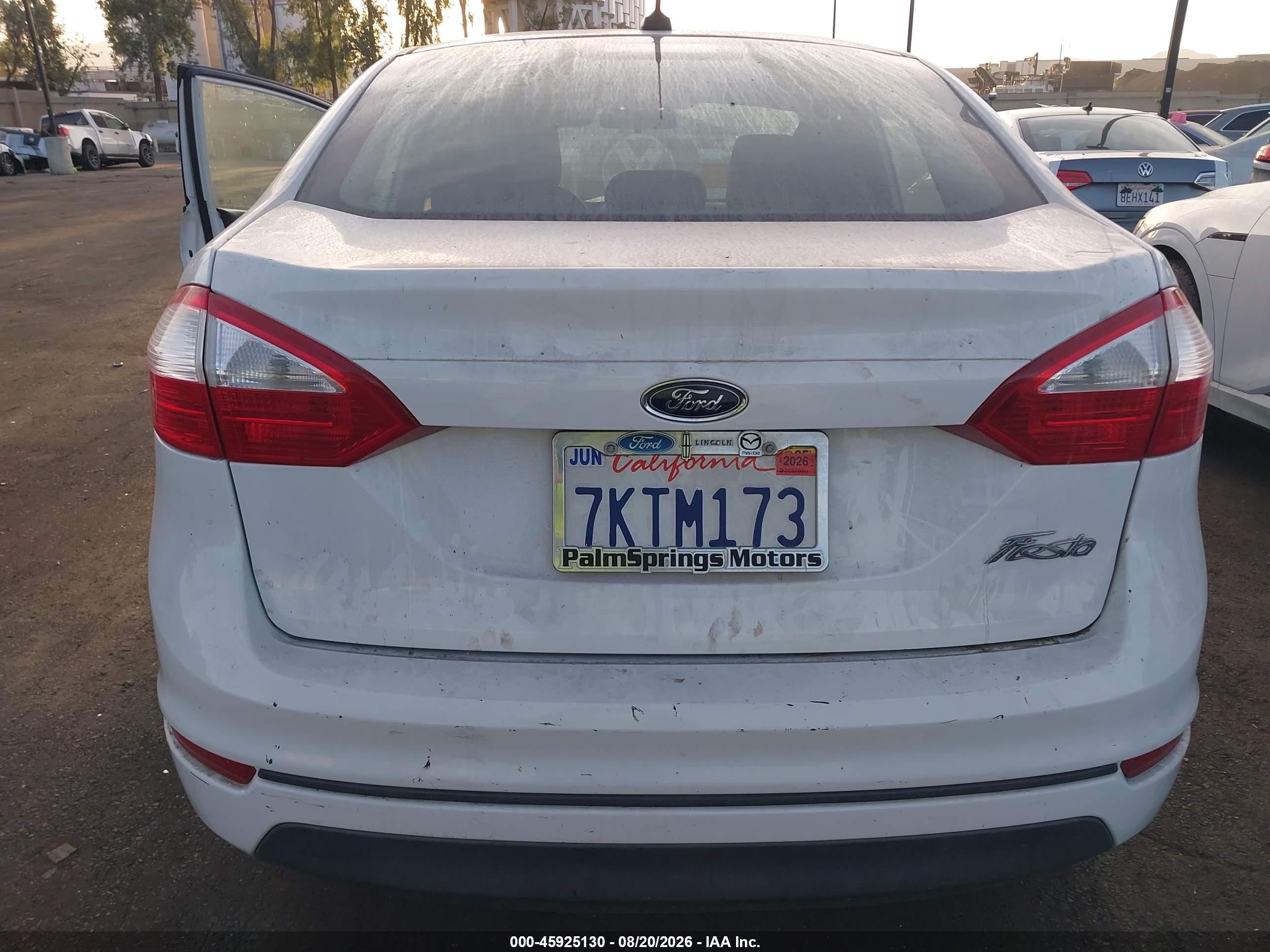 2015 Ford Fiesta S Белый vin: 3FADP4AJ7FM198471