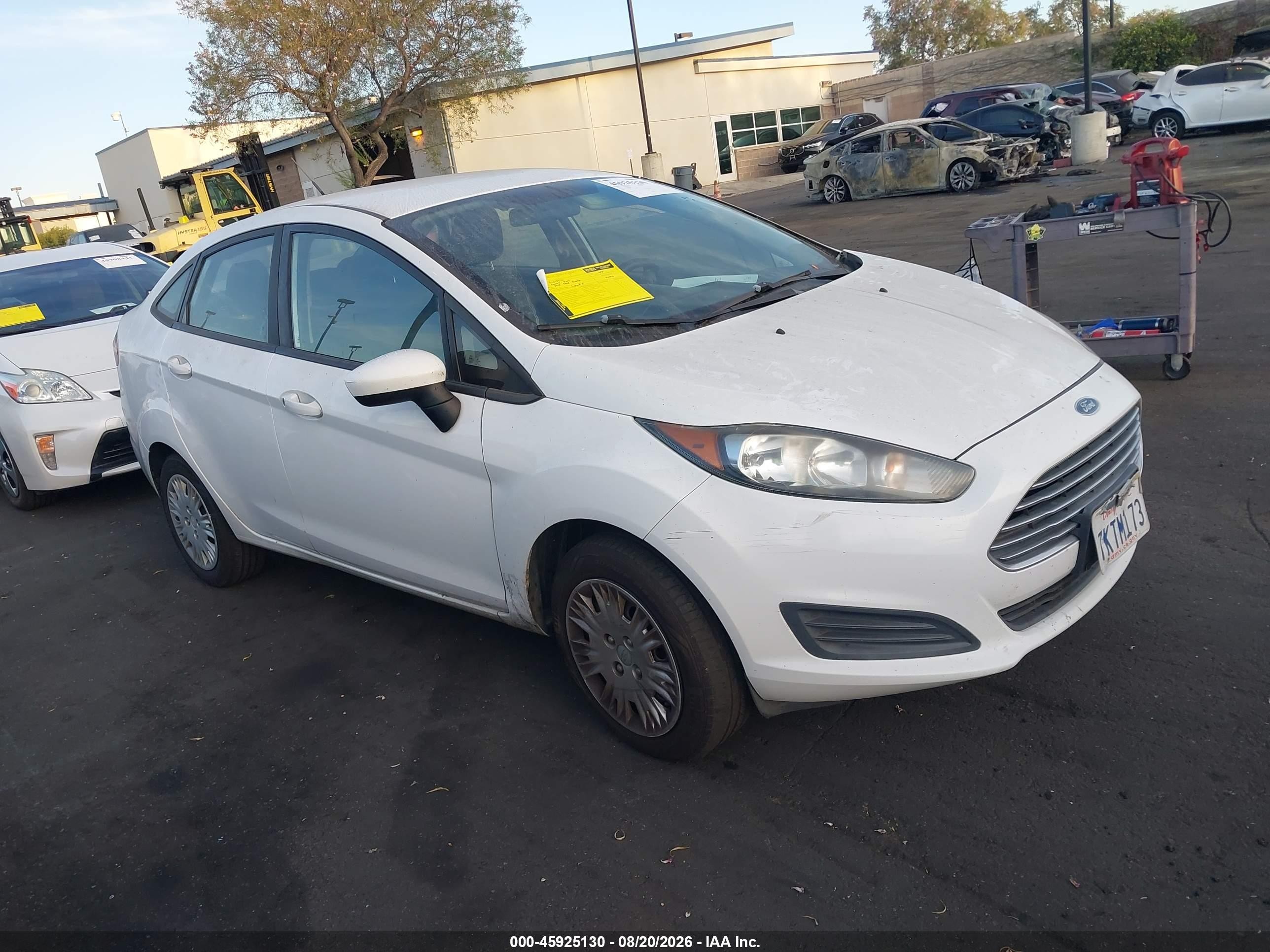 2015 Ford Fiesta S White vin: 3FADP4AJ7FM198471
