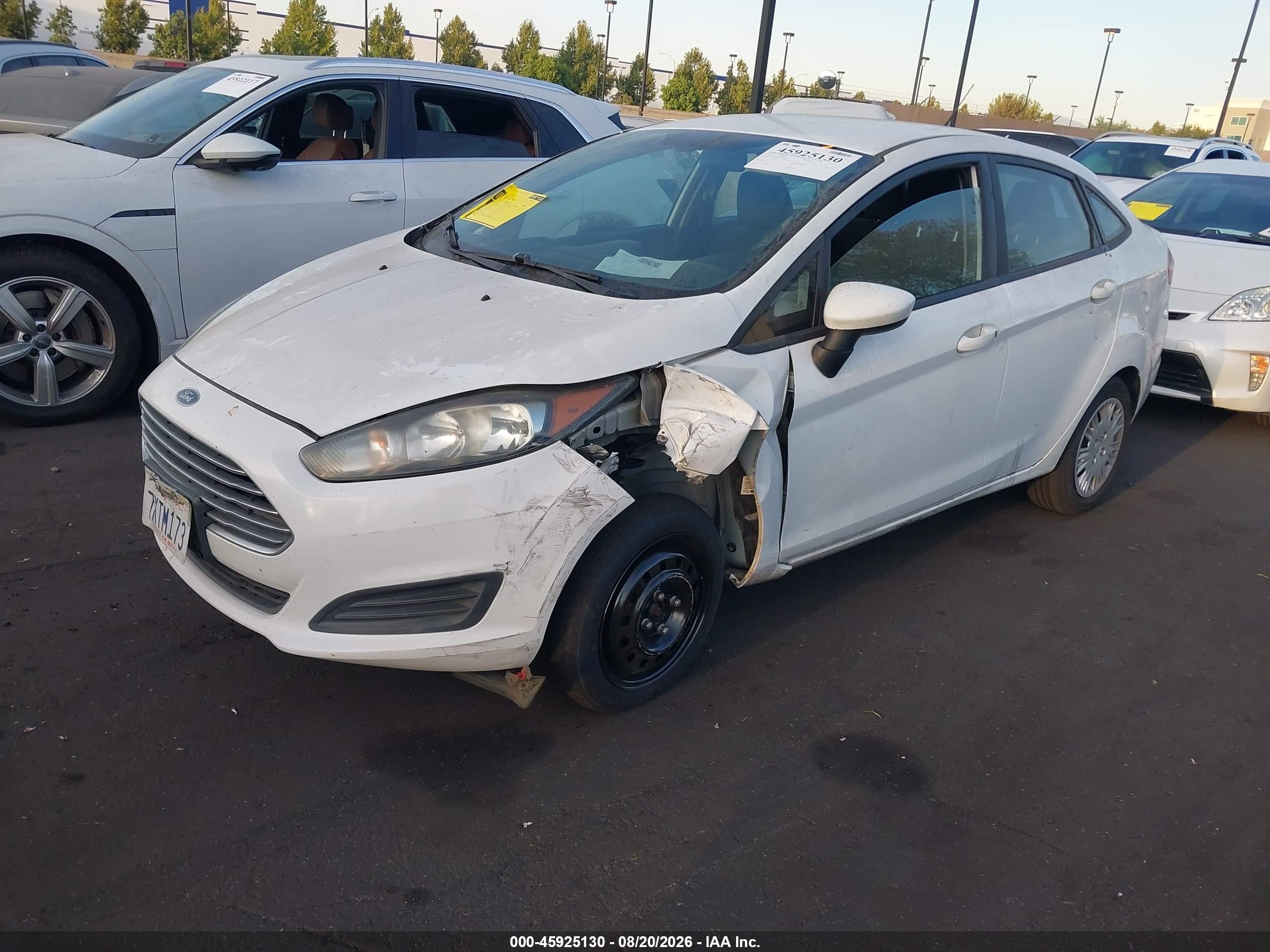2015 Ford Fiesta S Белый vin: 3FADP4AJ7FM198471